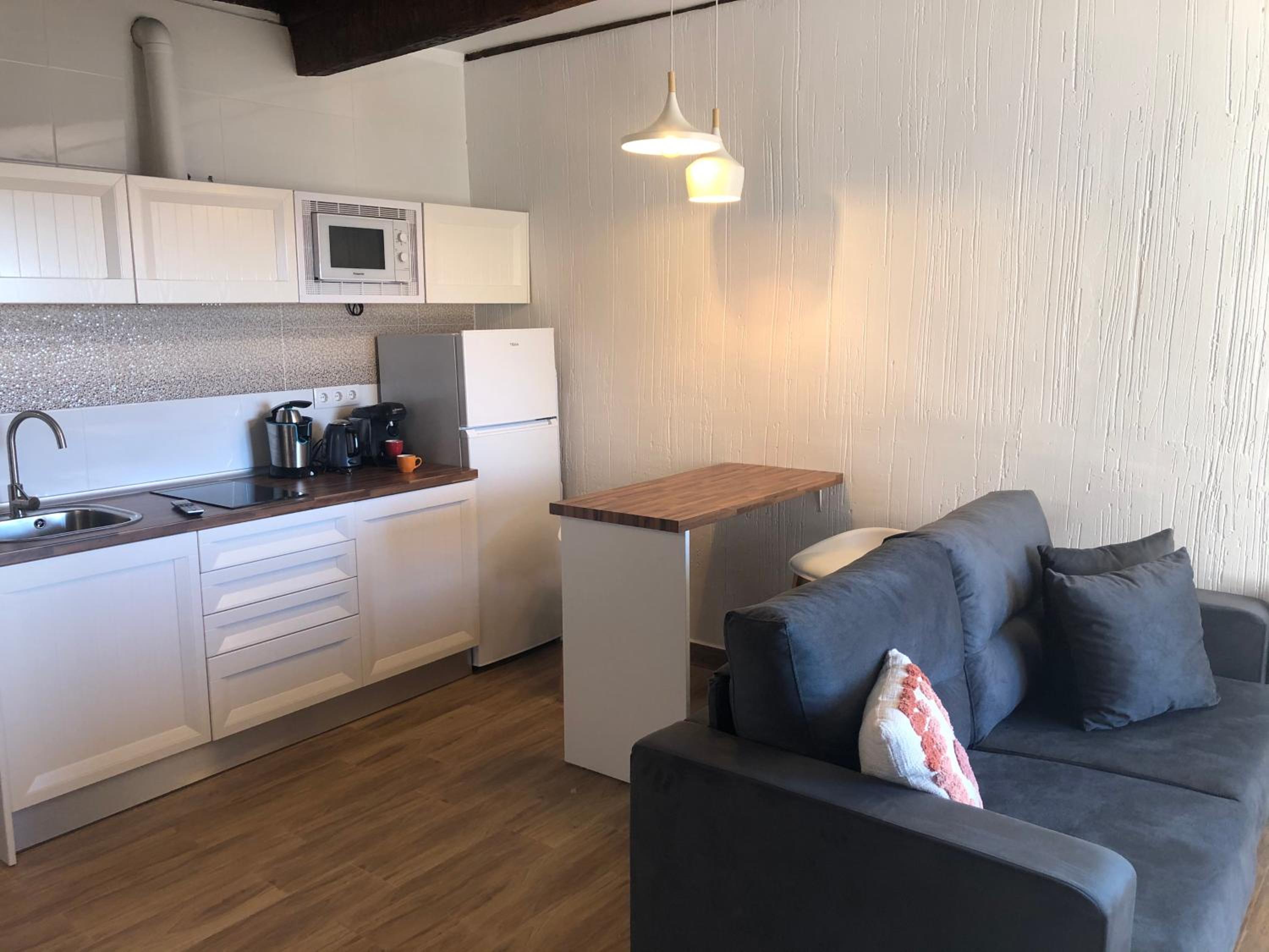 One-Bedroom Apartment - Photo 8