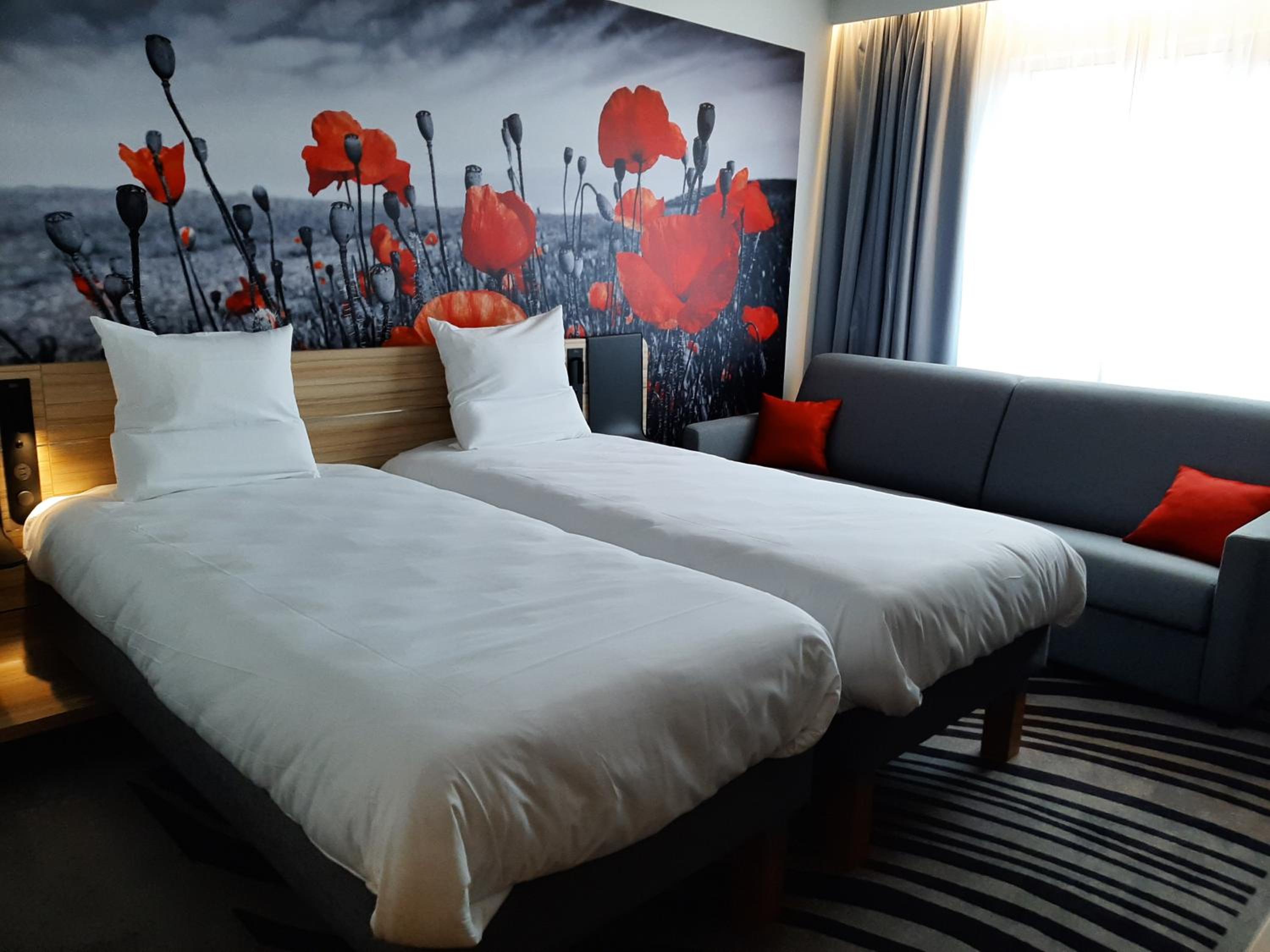 Superior Triple Room with Two Single Beds and One Sofa  - Photo 3