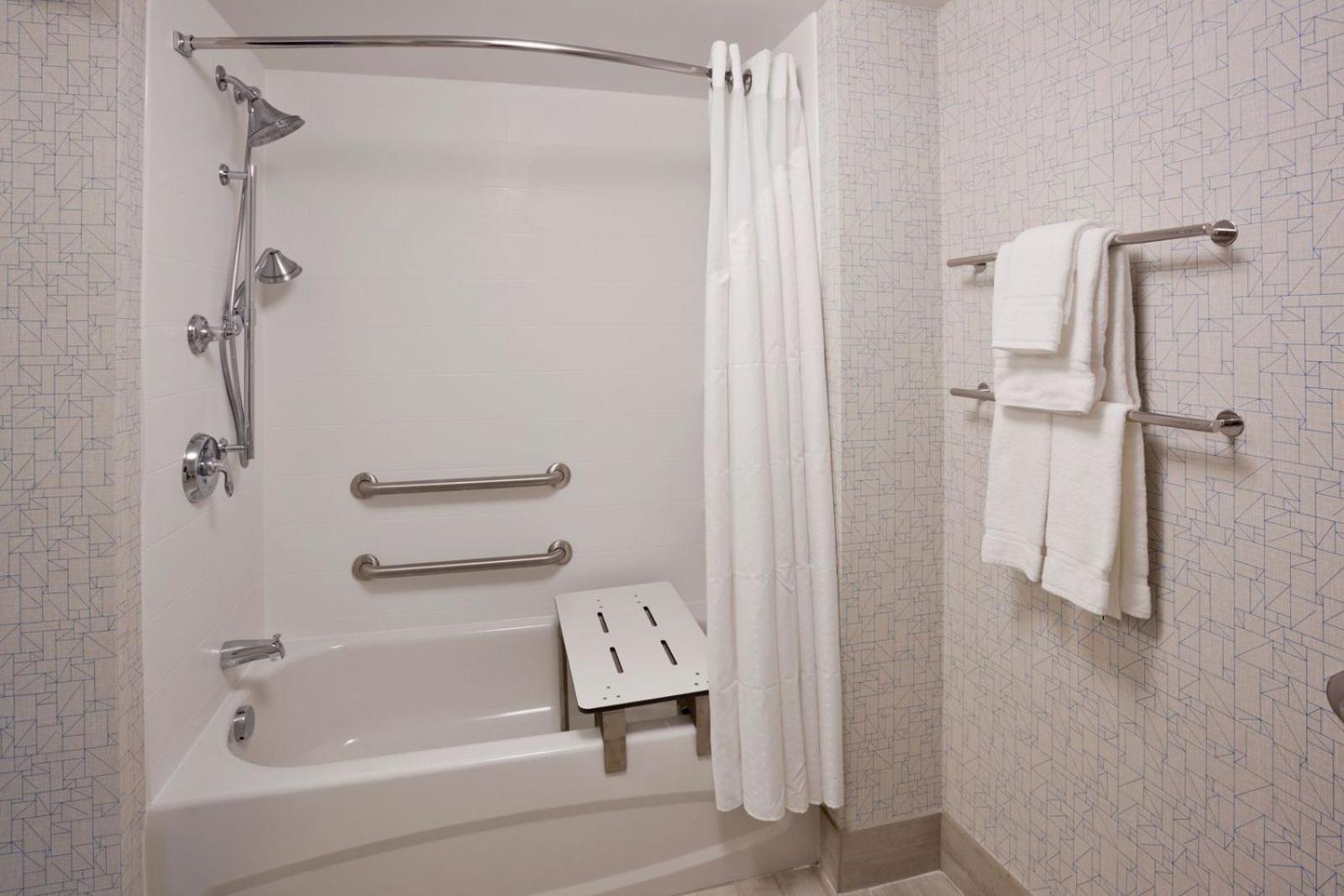 King Room - Mobility Access/Hearing Accessible - Photo 2
