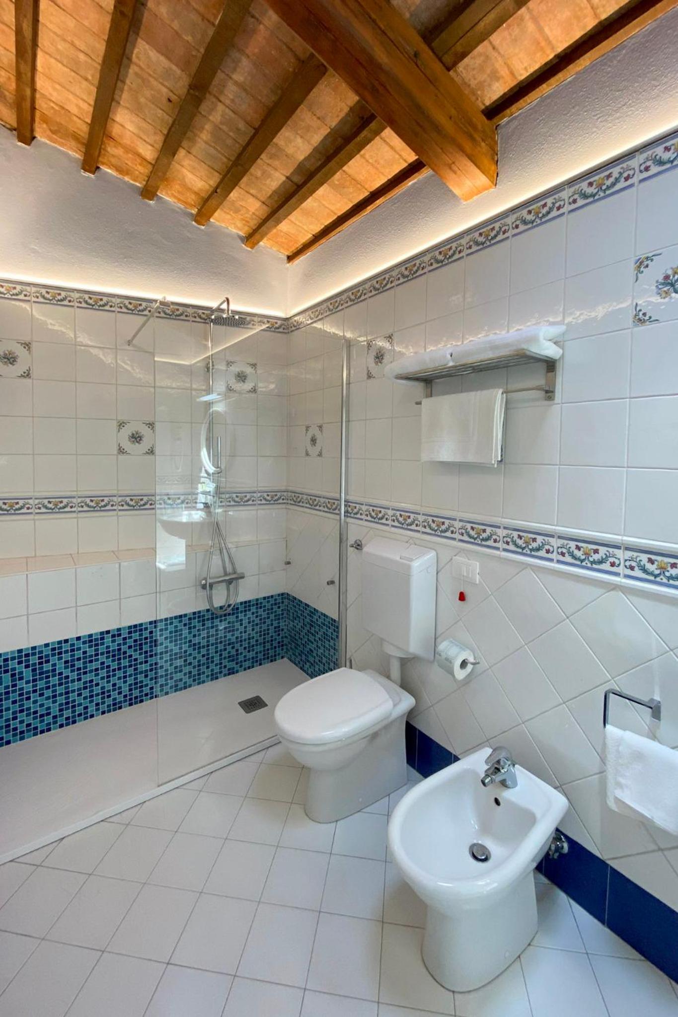Double or Twin Room - Photo 7