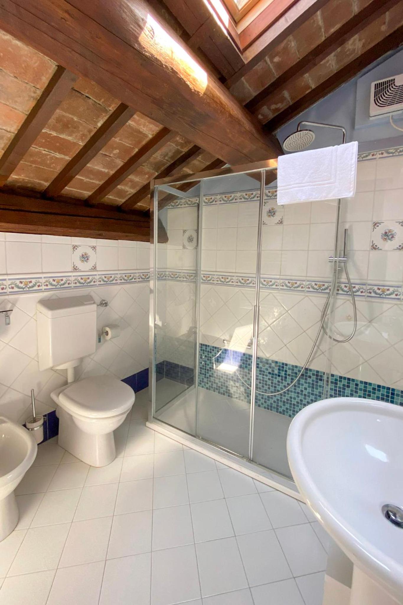 Double Room - Attic - Photo 9