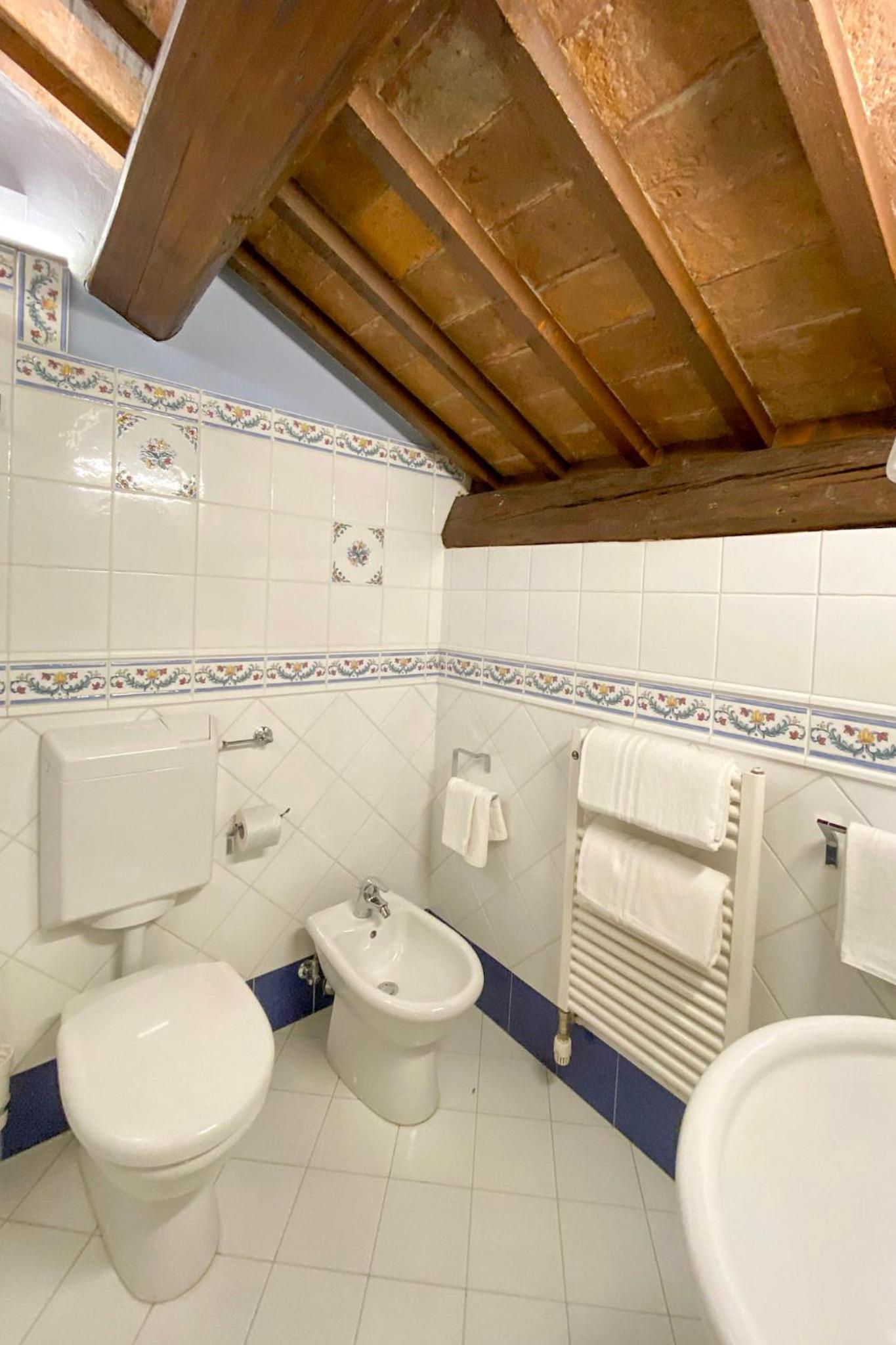 Double Room - Attic - Photo 13