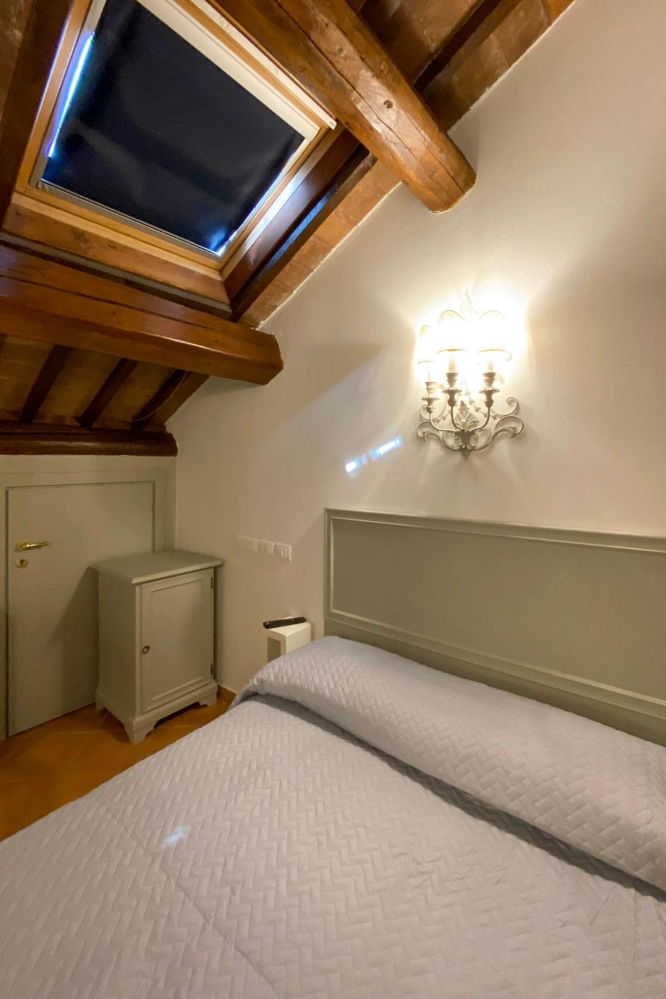 Double Room - Attic - Photo 11