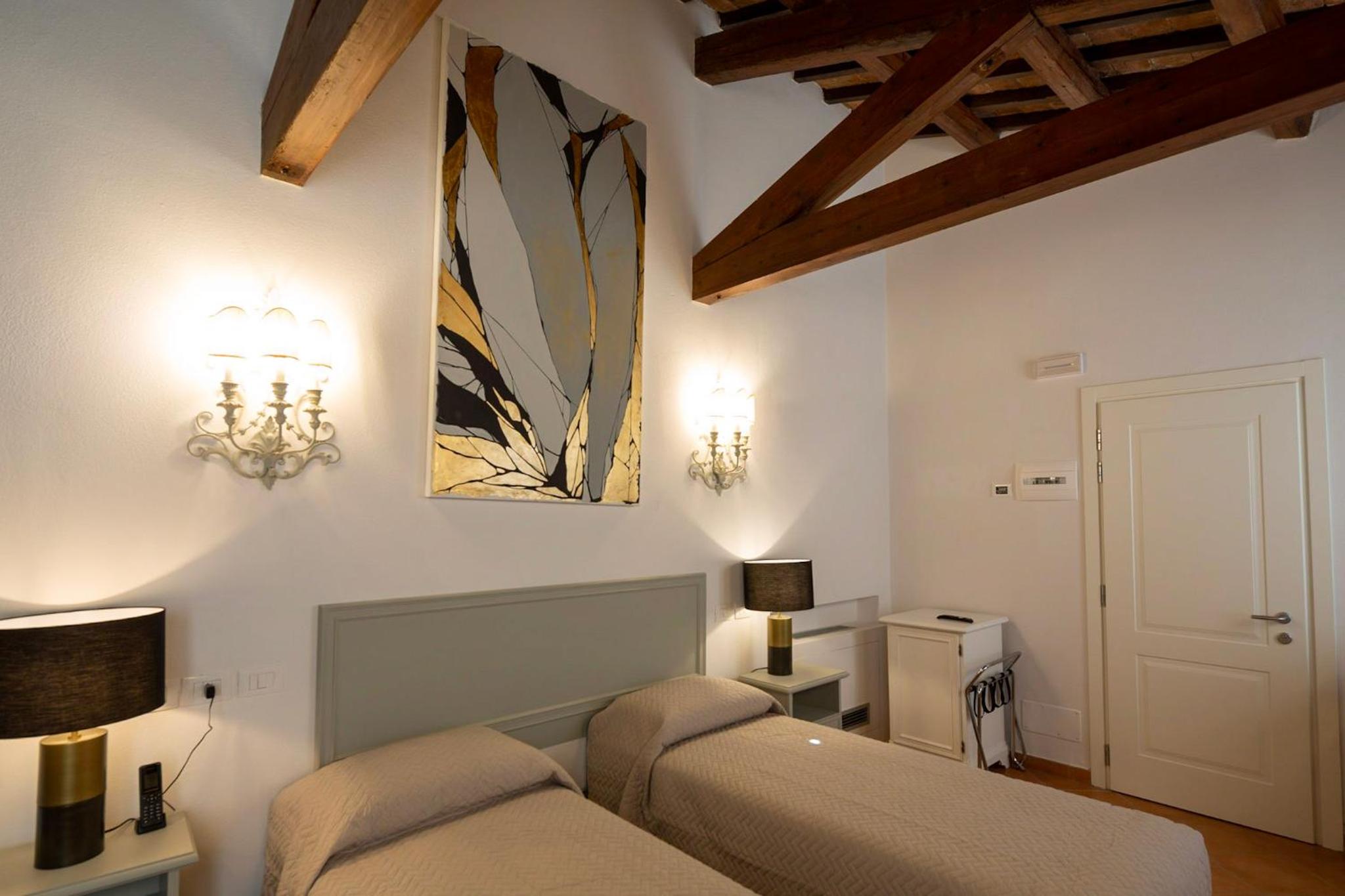 Double or Twin Room - Photo 5