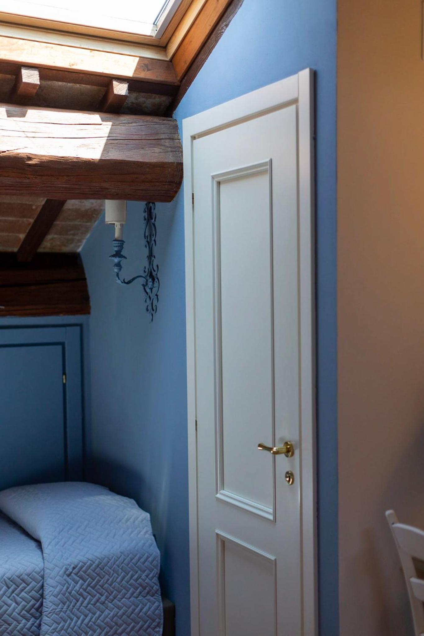 Double Room - Attic - Photo 6