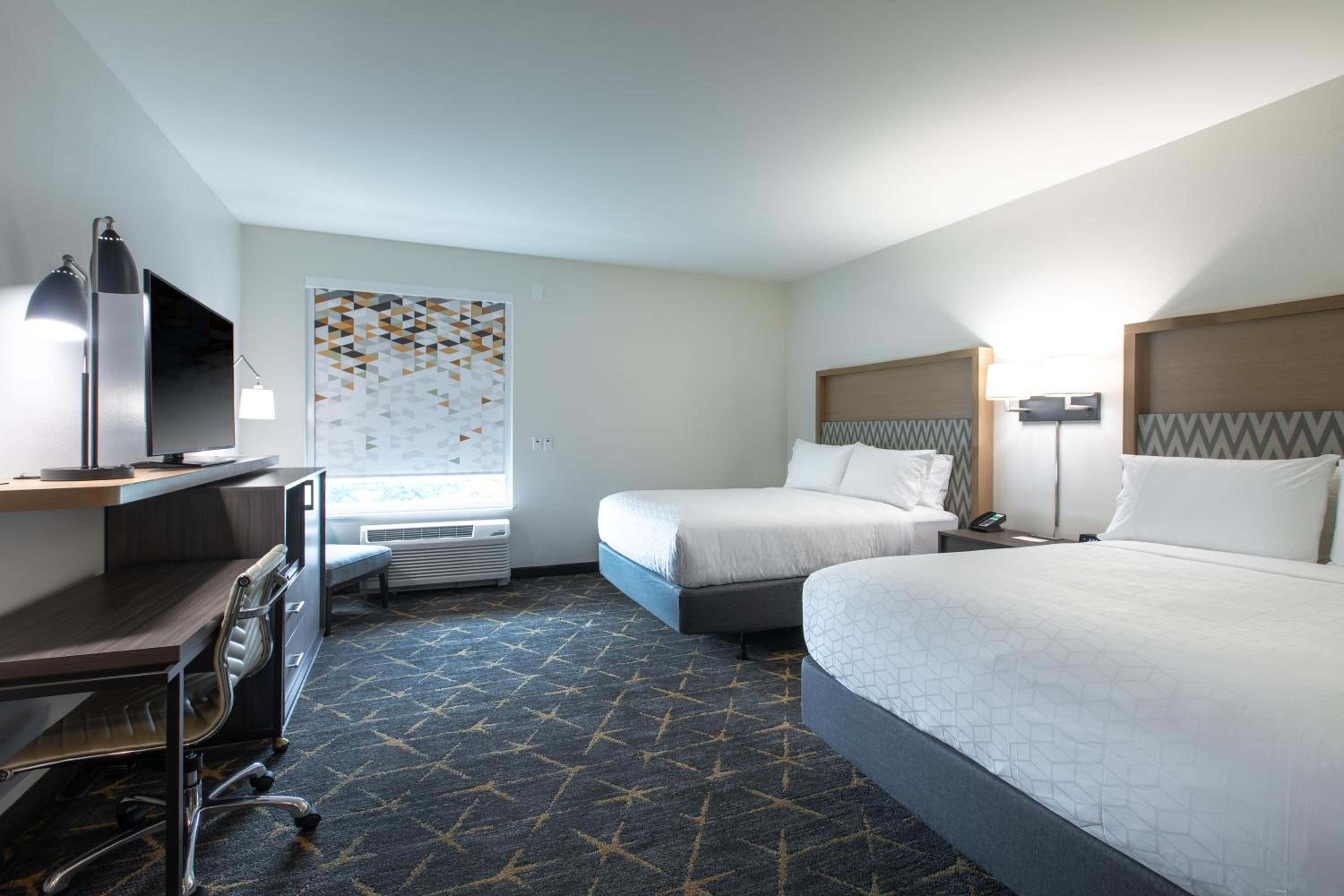 Standard Queen Room with Two Queen Beds - Non-Smoking - Photo 1