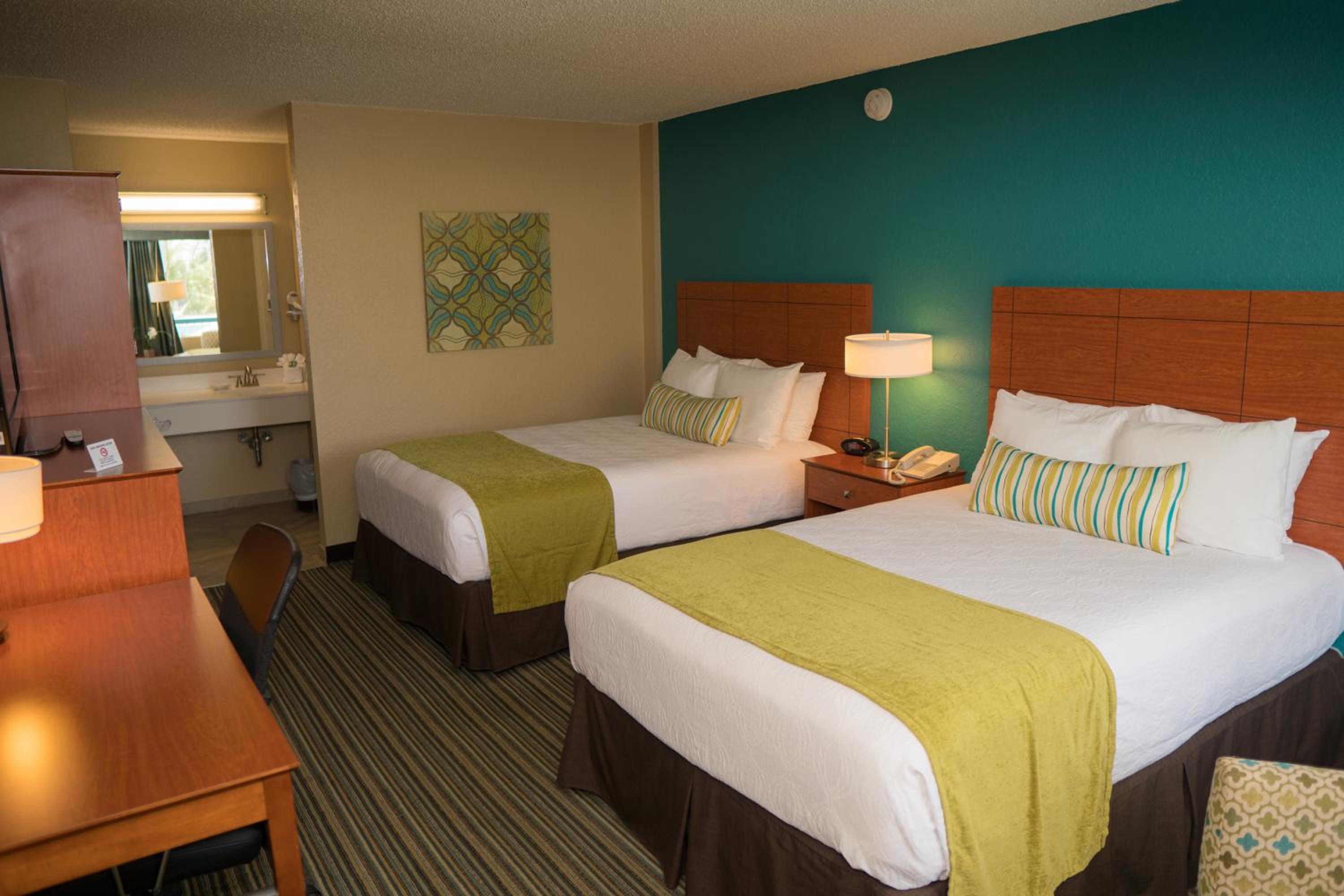 Quadruple Room with Two Double Beds - Non-Smoking - Photo 3