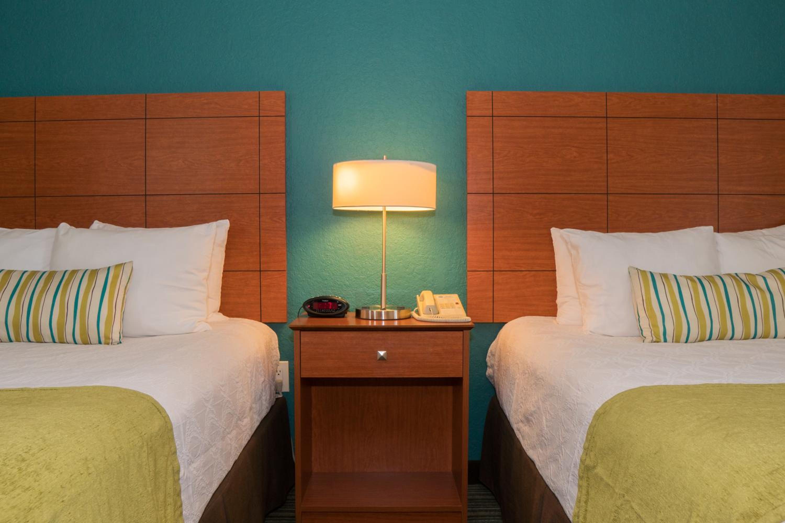 Quadruple Room with Two Double Beds - Non-Smoking - Photo 2