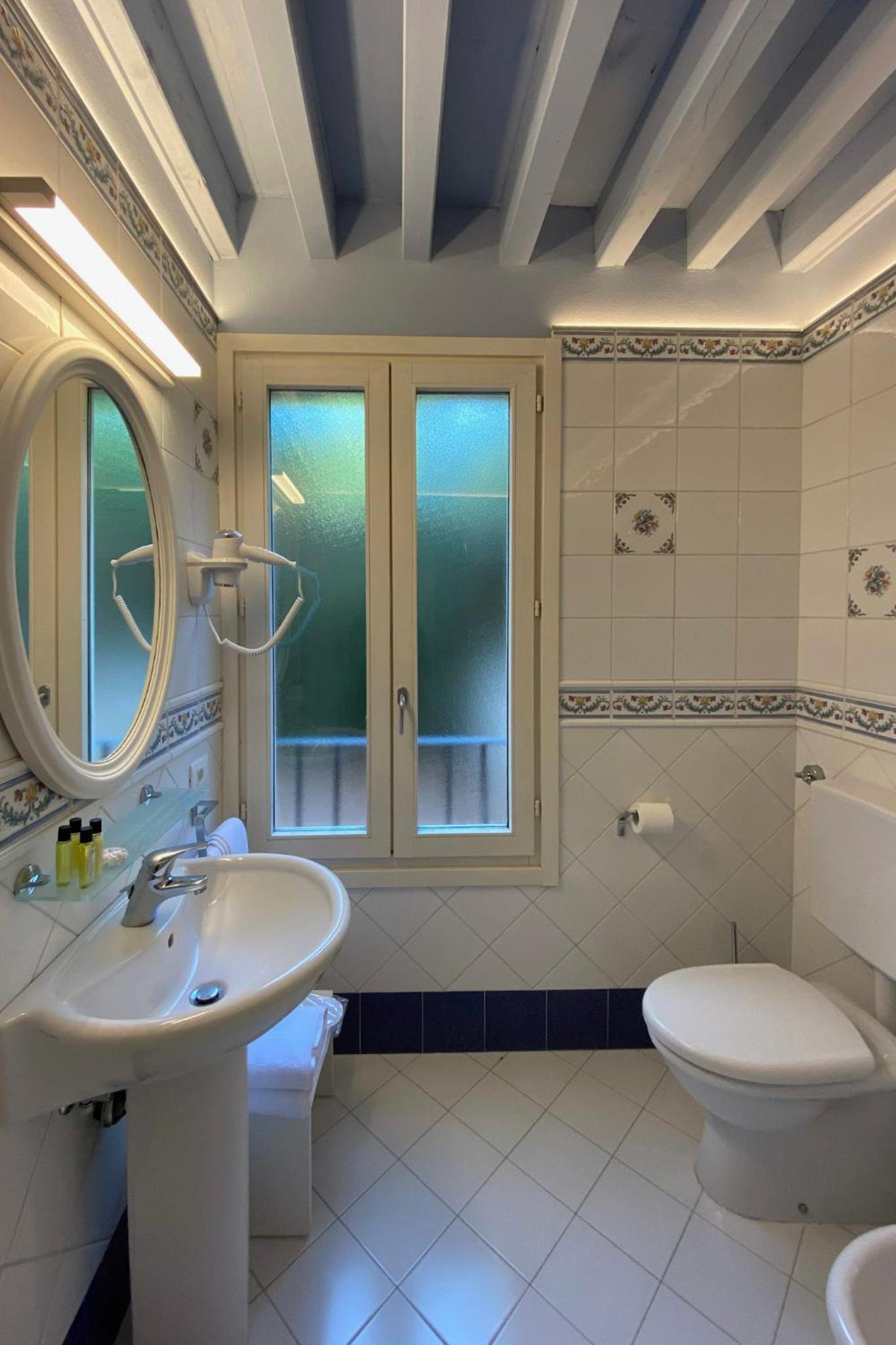 Double Room with Patio - Photo 4