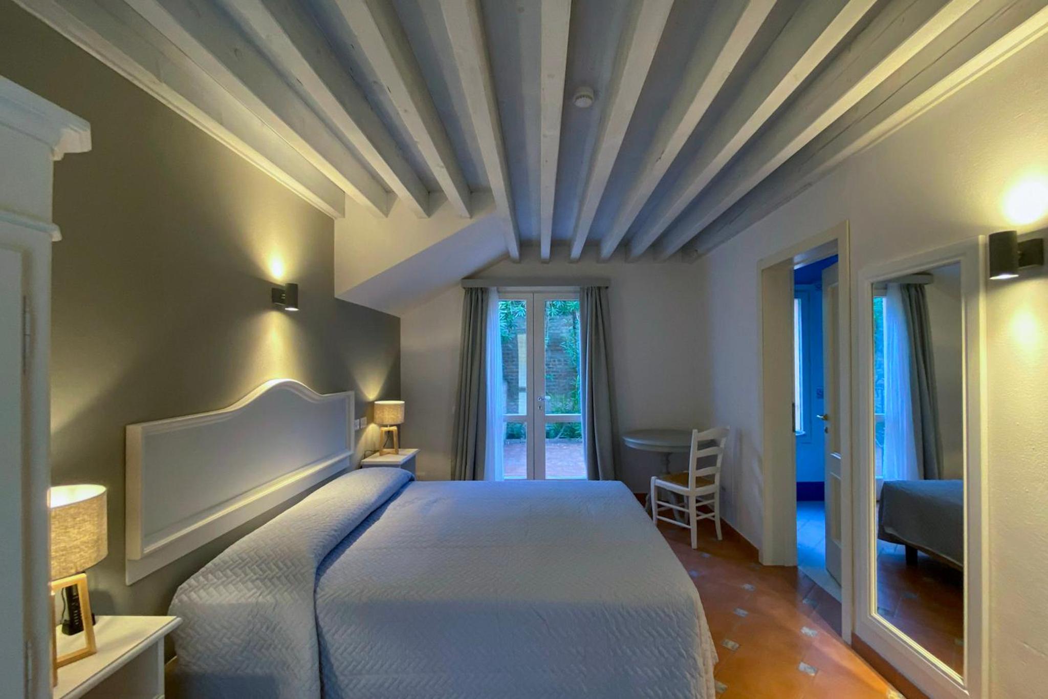 Double Room with Patio - Photo 2