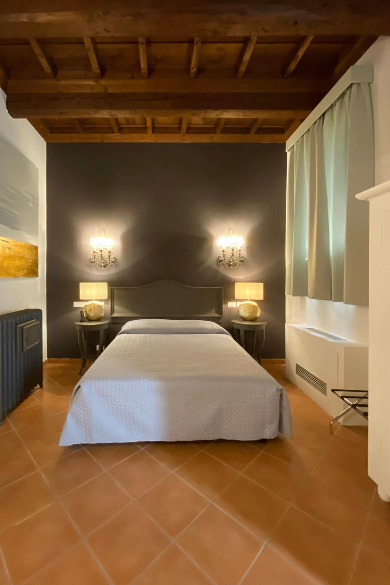 Double or Twin Room - Photo 2