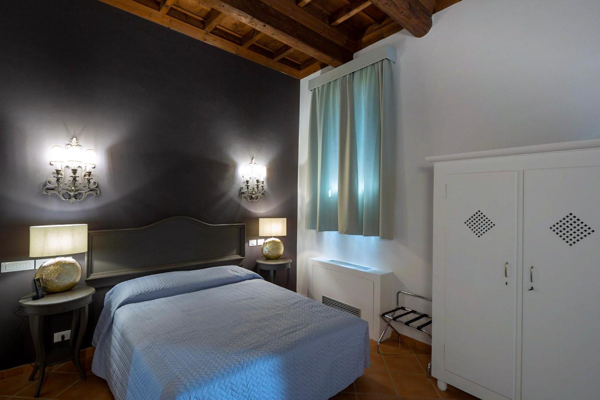 Double or Twin Room - Photo 35