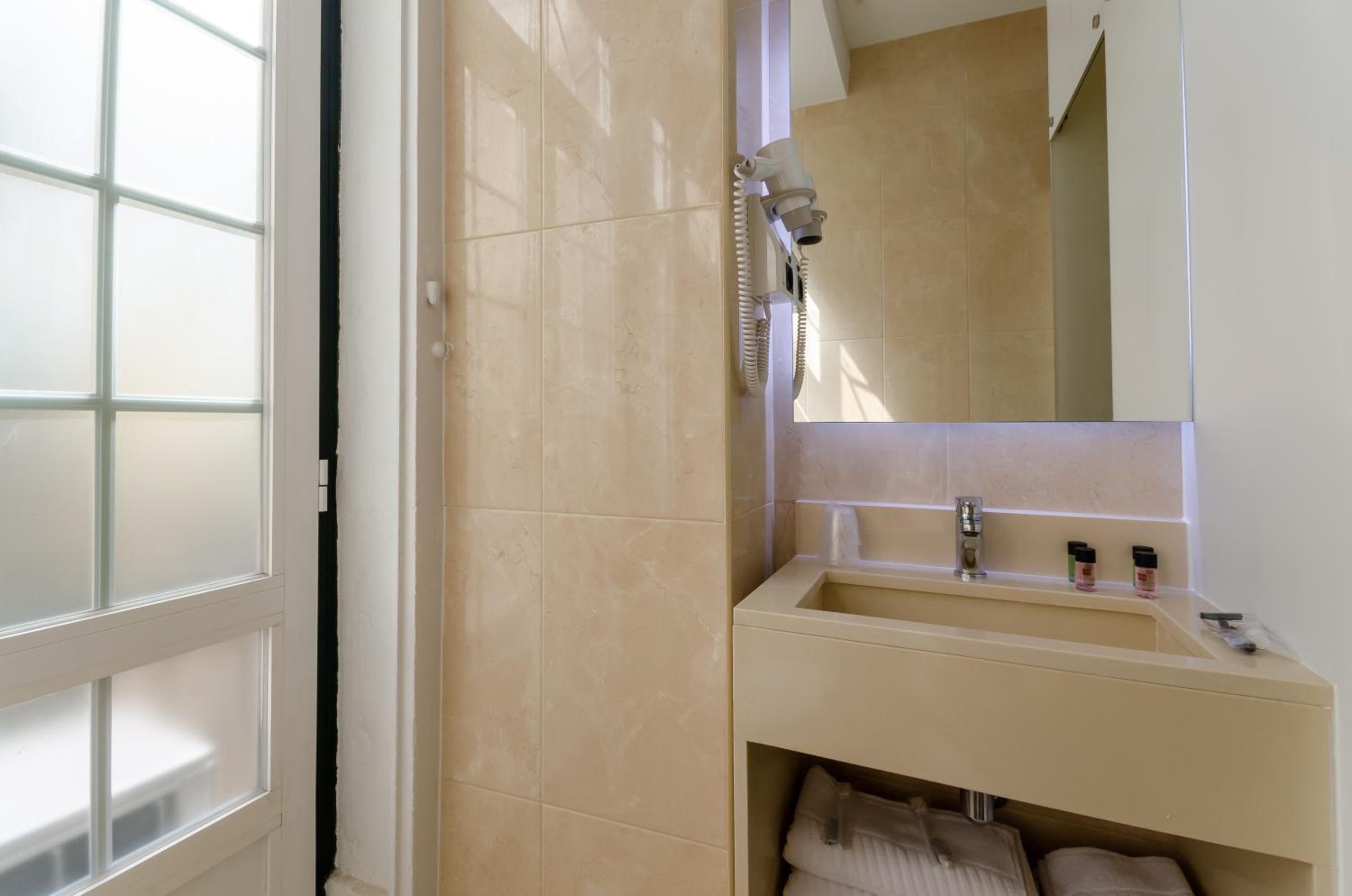 Superior Double Room - Photo 4