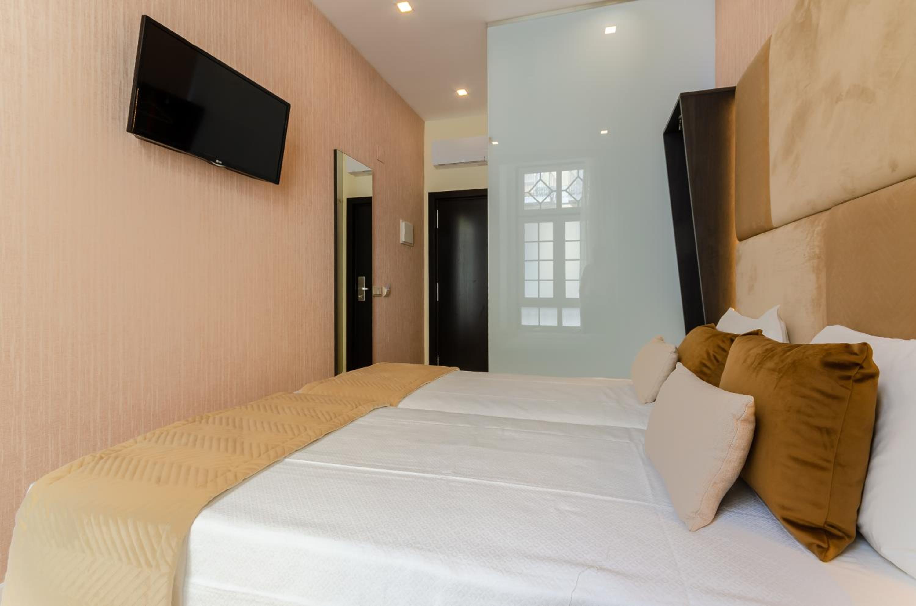 Superior Double Room - Photo 10