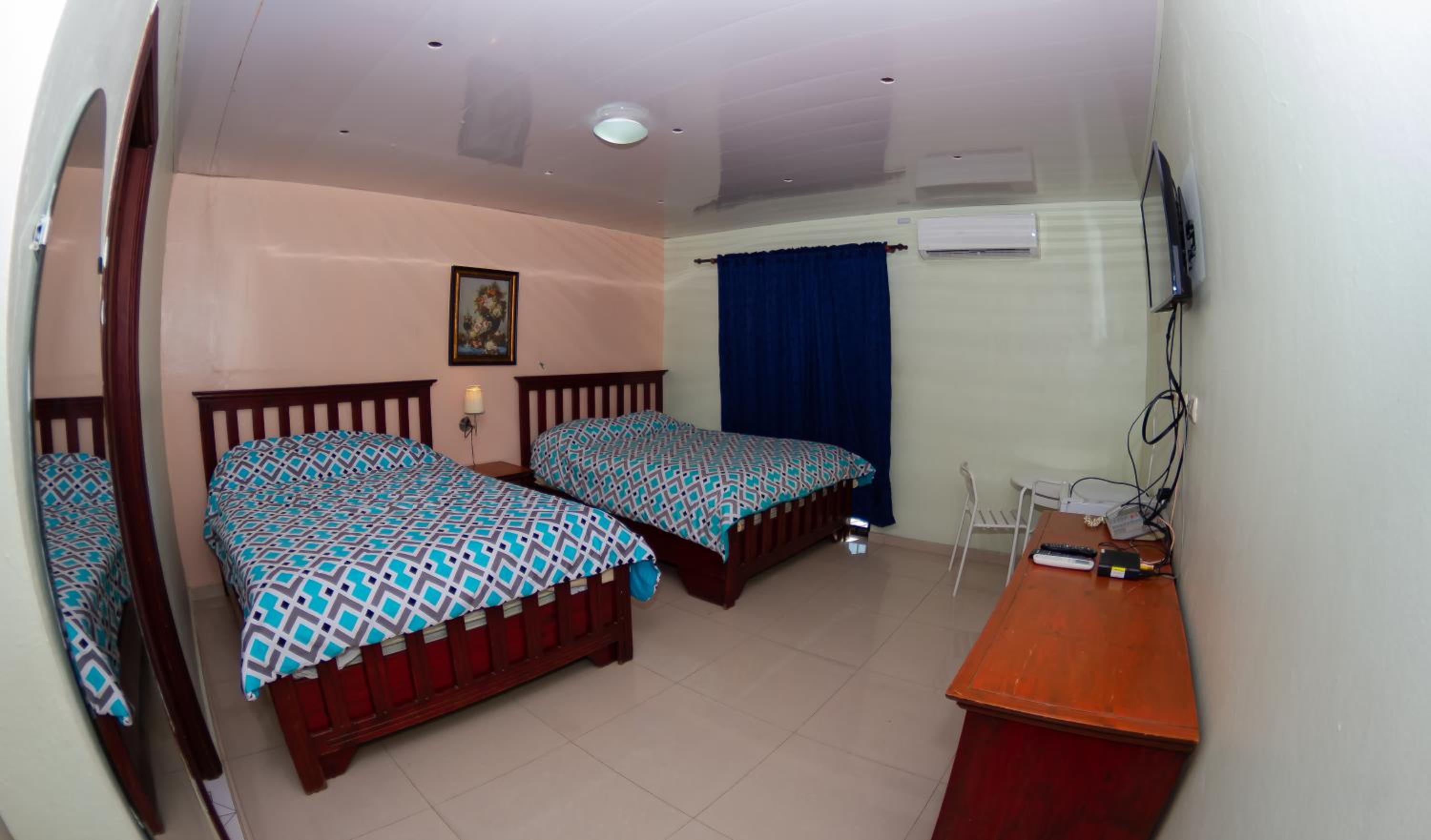 Queen Room with Two Queen Beds photo 3