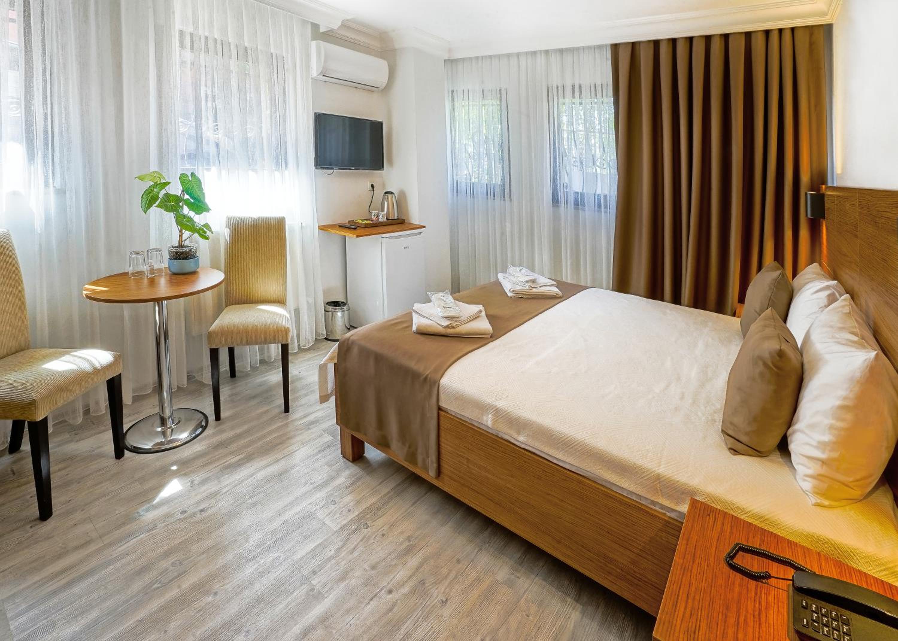 Budget Double Room photo 2
