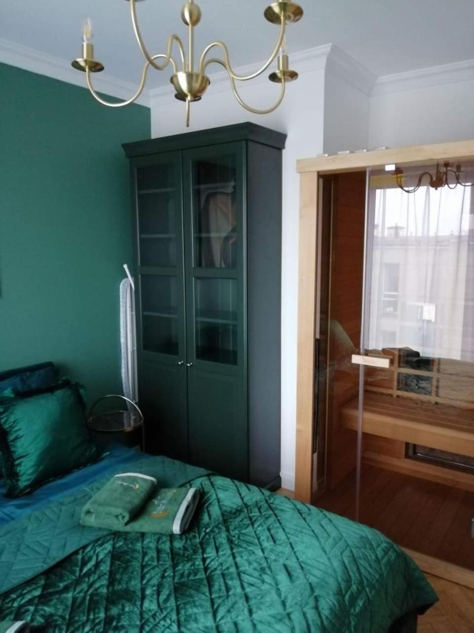 One-Bedroom Apartment - Photo 2
