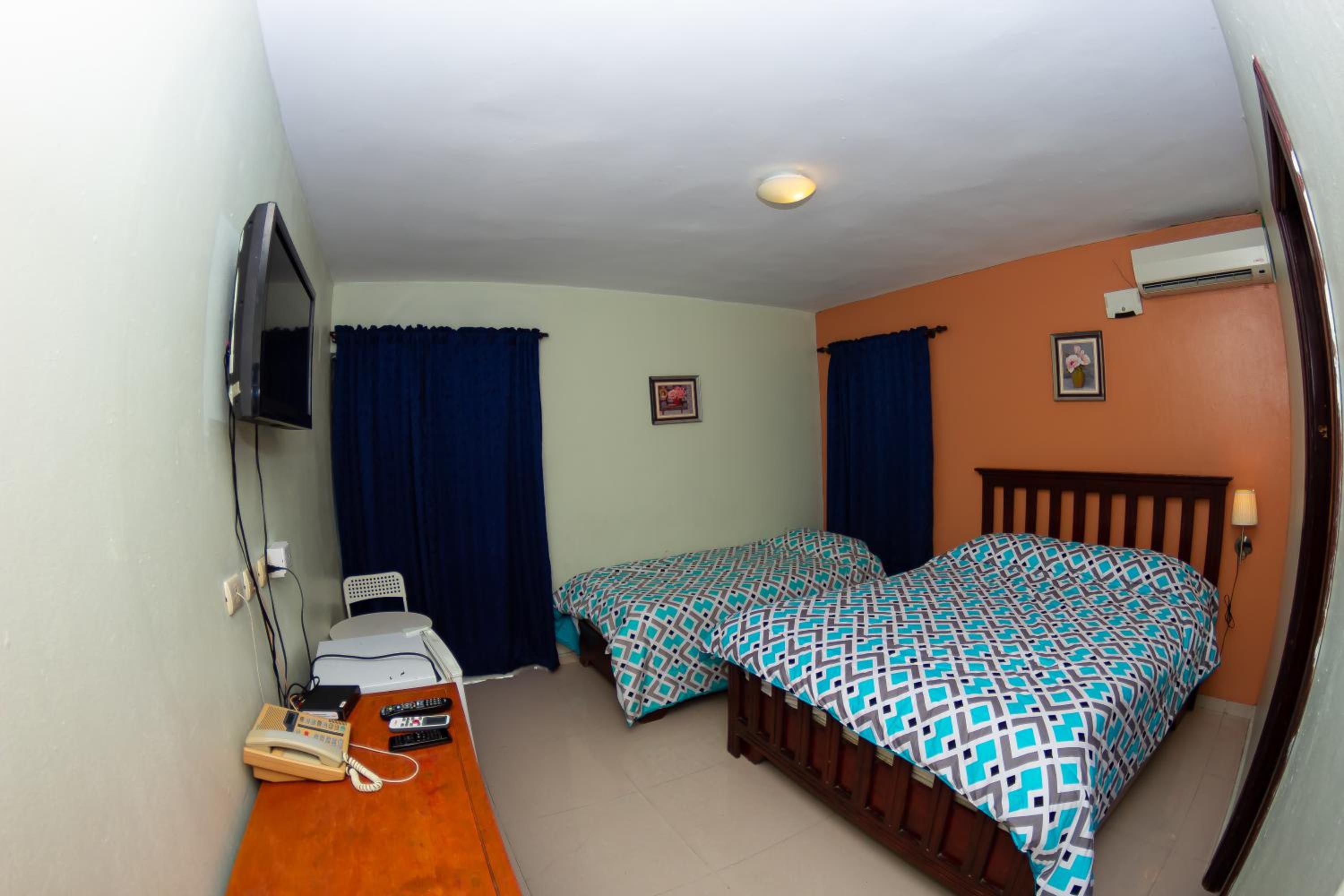 Double Room Queen / Twin photo 3