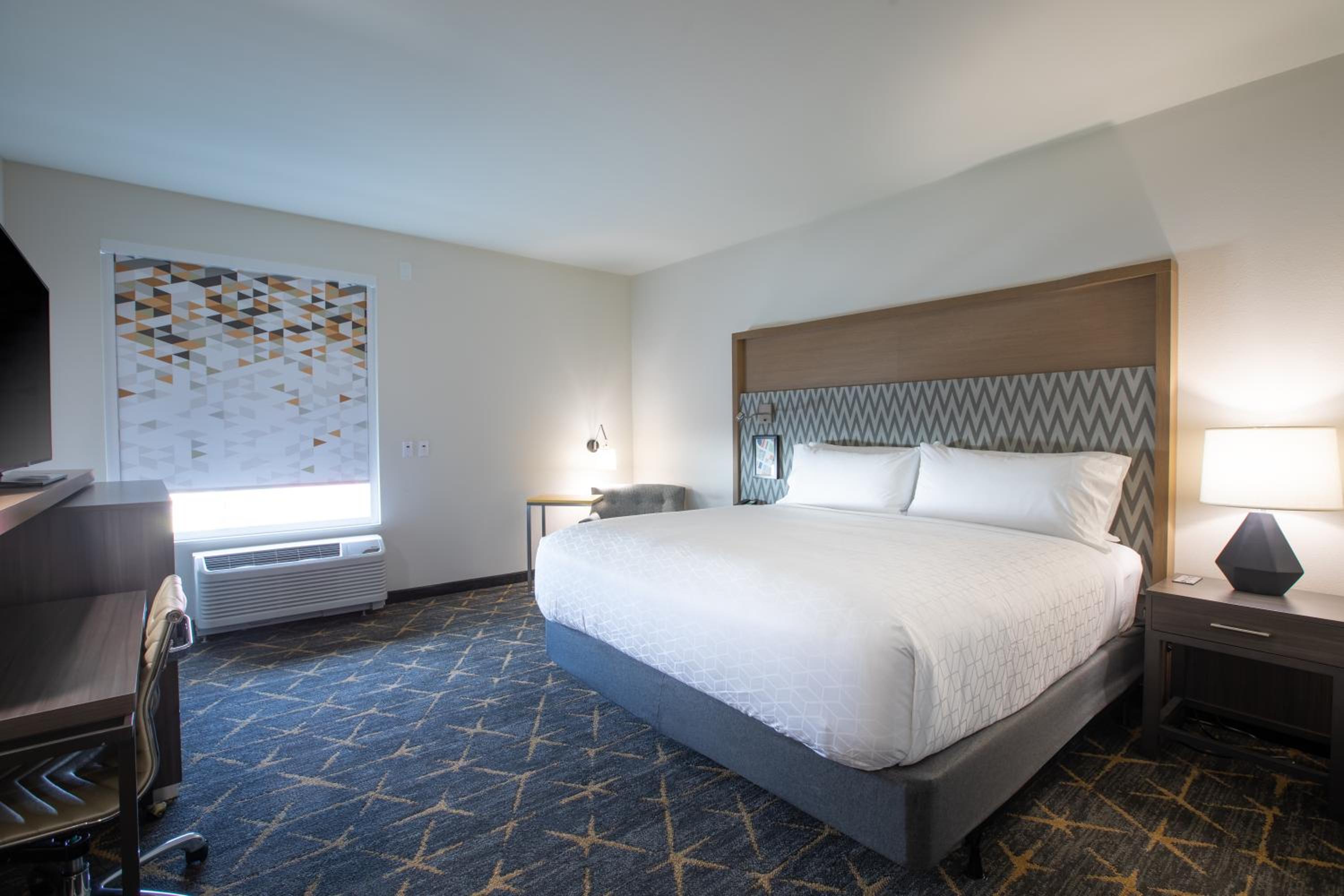 Standard King Room - Non-Smoking  - Photo 1