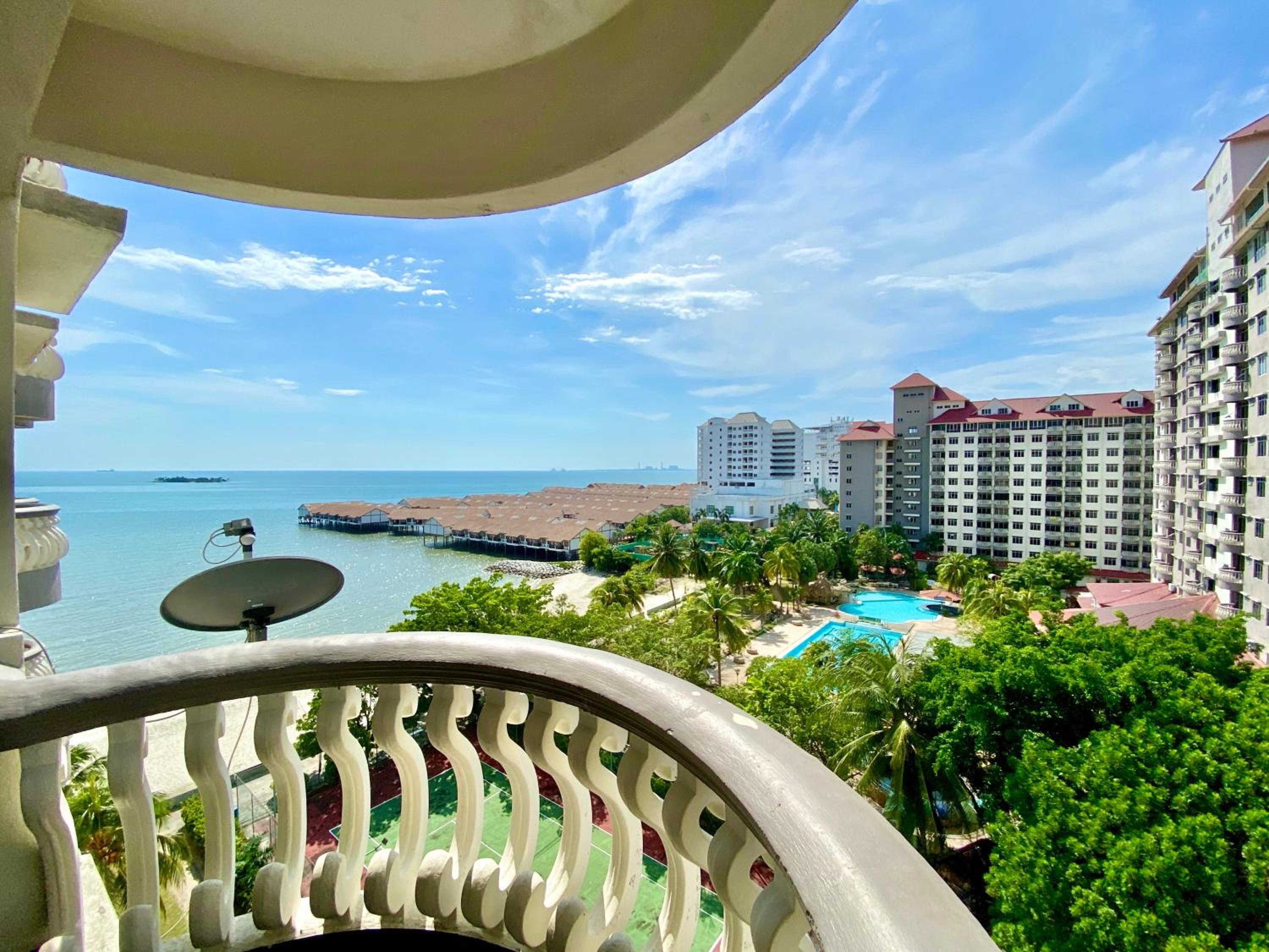 King Suite with Pool View photo 3
