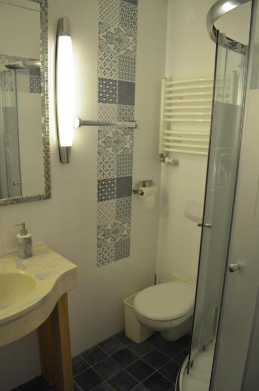 Family Room with Bathroom photo 3