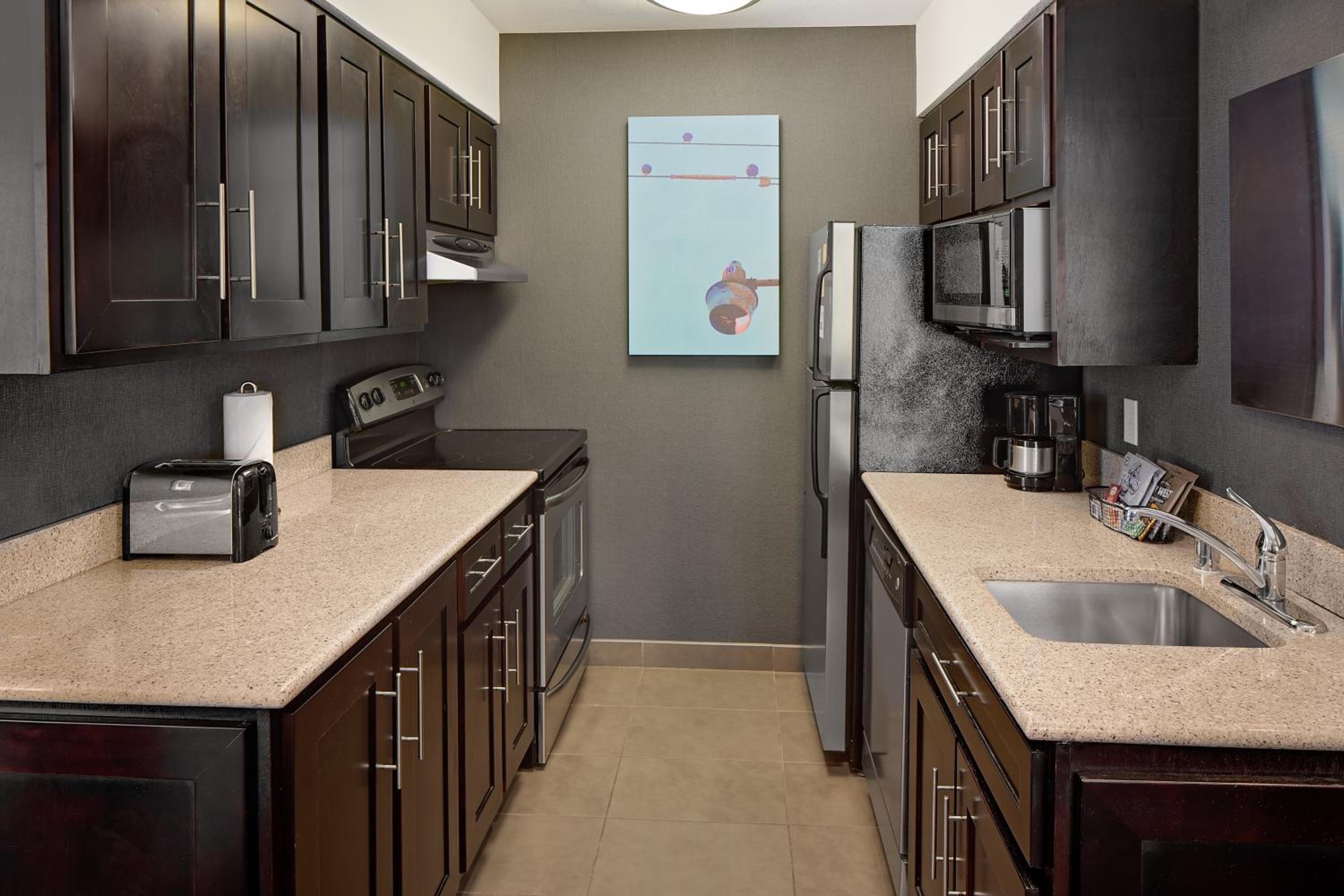 One-Bedroom King Suite - Photo 4