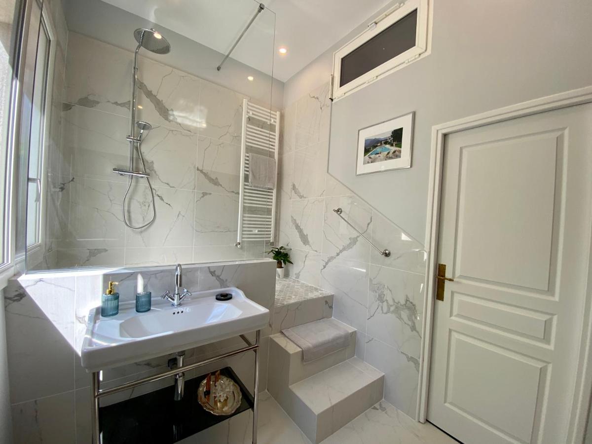 Deluxe King Room photo 3