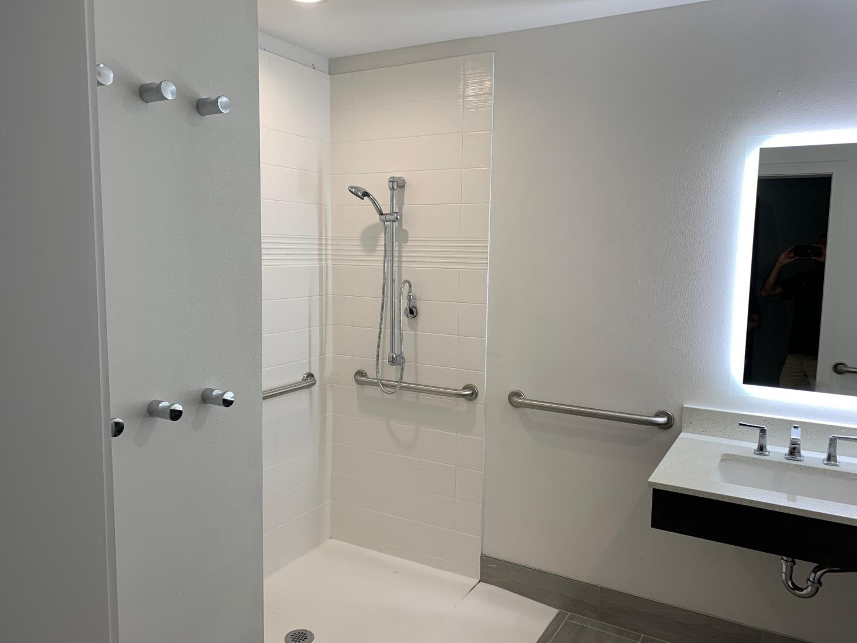 King Room - Accessible/Non-Smoking - Photo 6