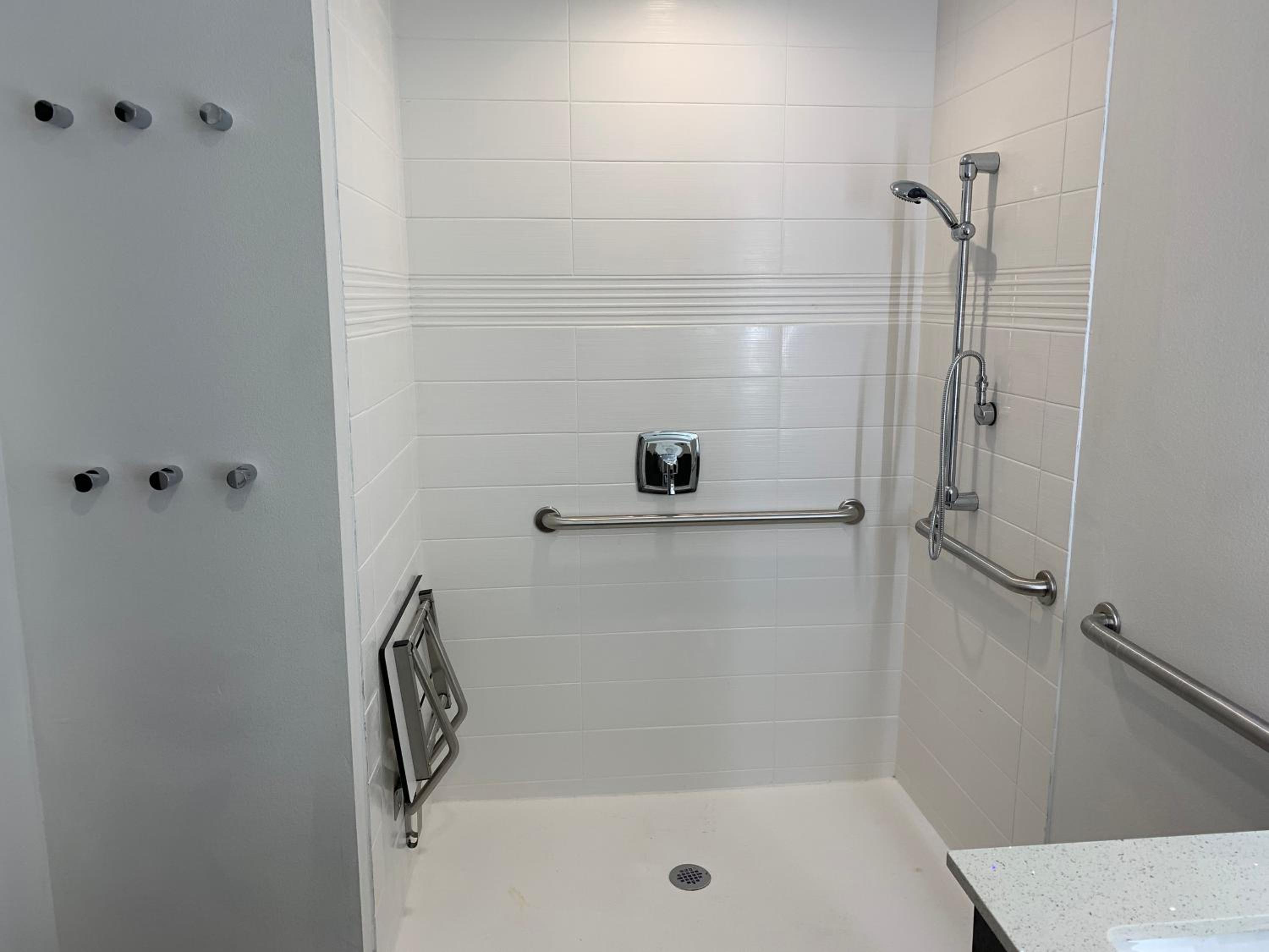 King Room - Accessible/Non-Smoking - Photo 7