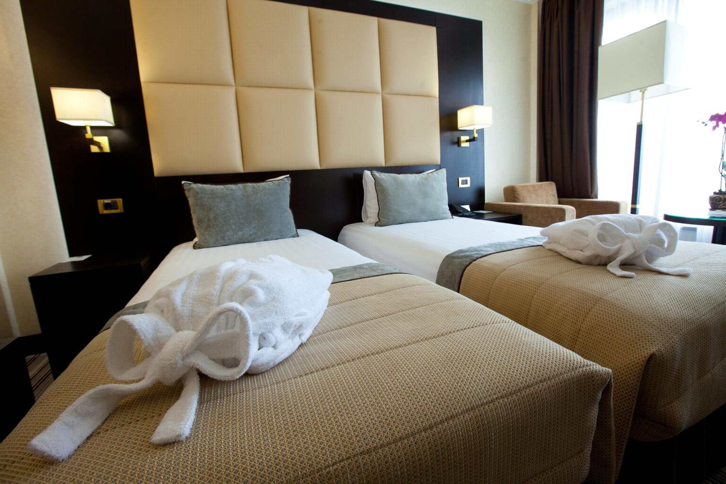 Premier Twin Room photo 3