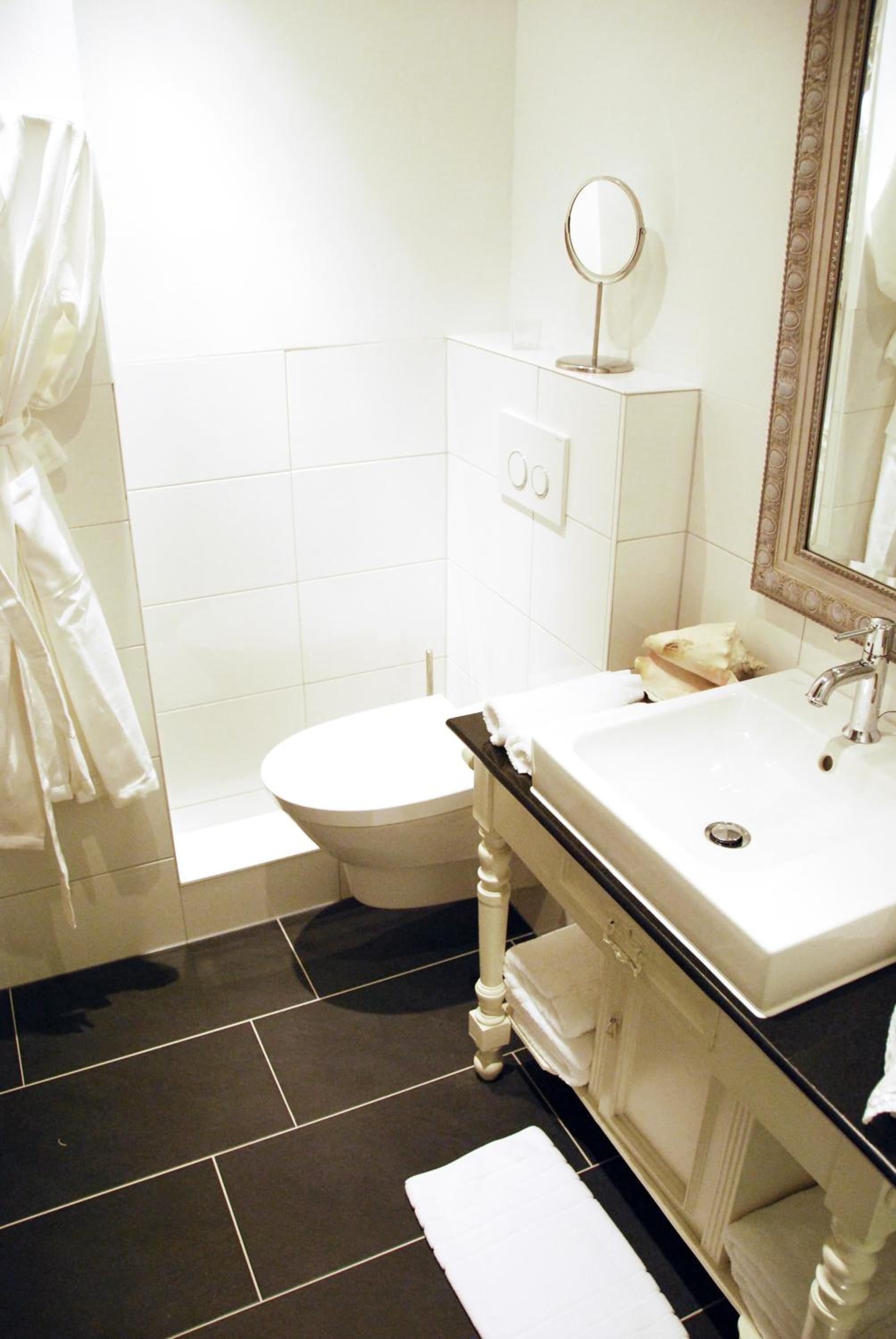 Suite - Photo 8