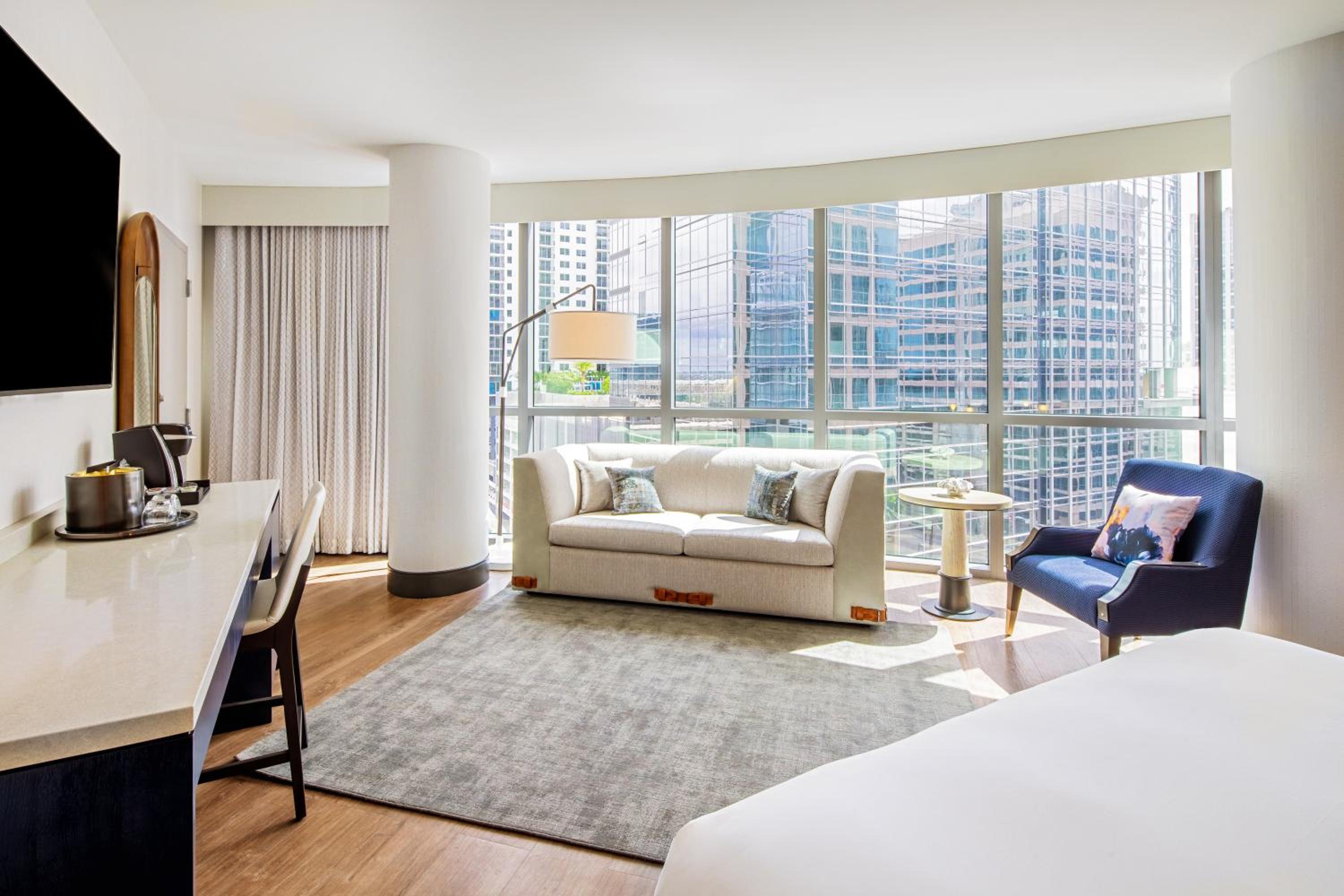 Deluxe King Room - Photo 2