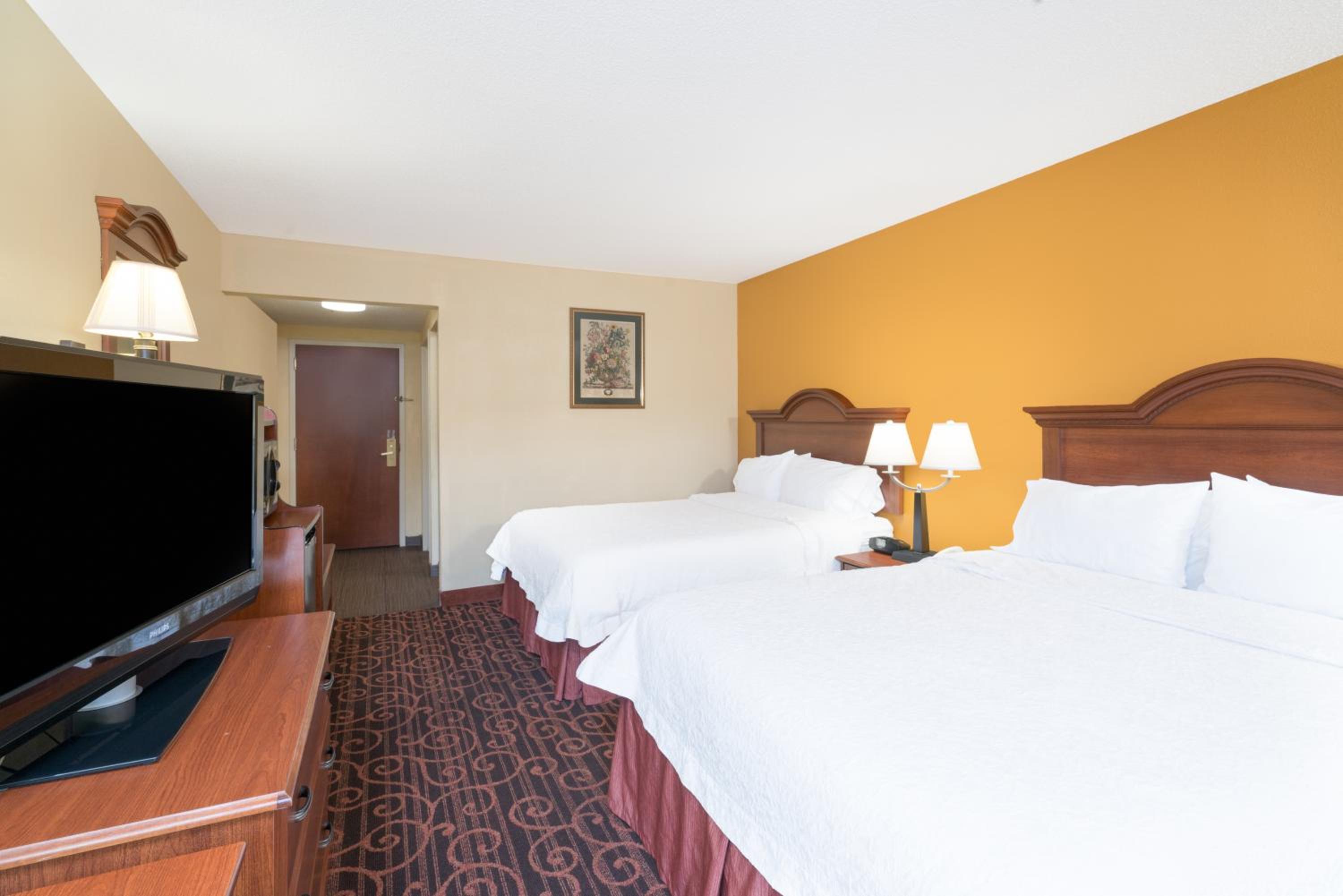 Queen Room - Non-Smoking - Photo 3
