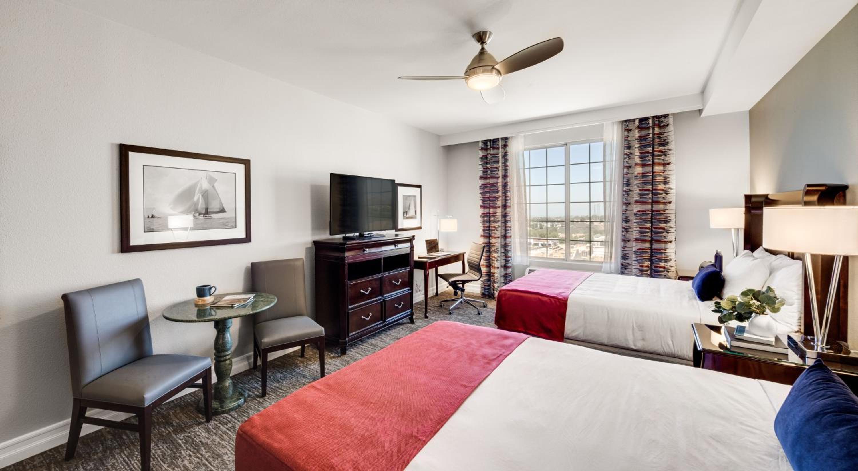 Deluxe Queen Room with Two Queen Beds - Photo 3