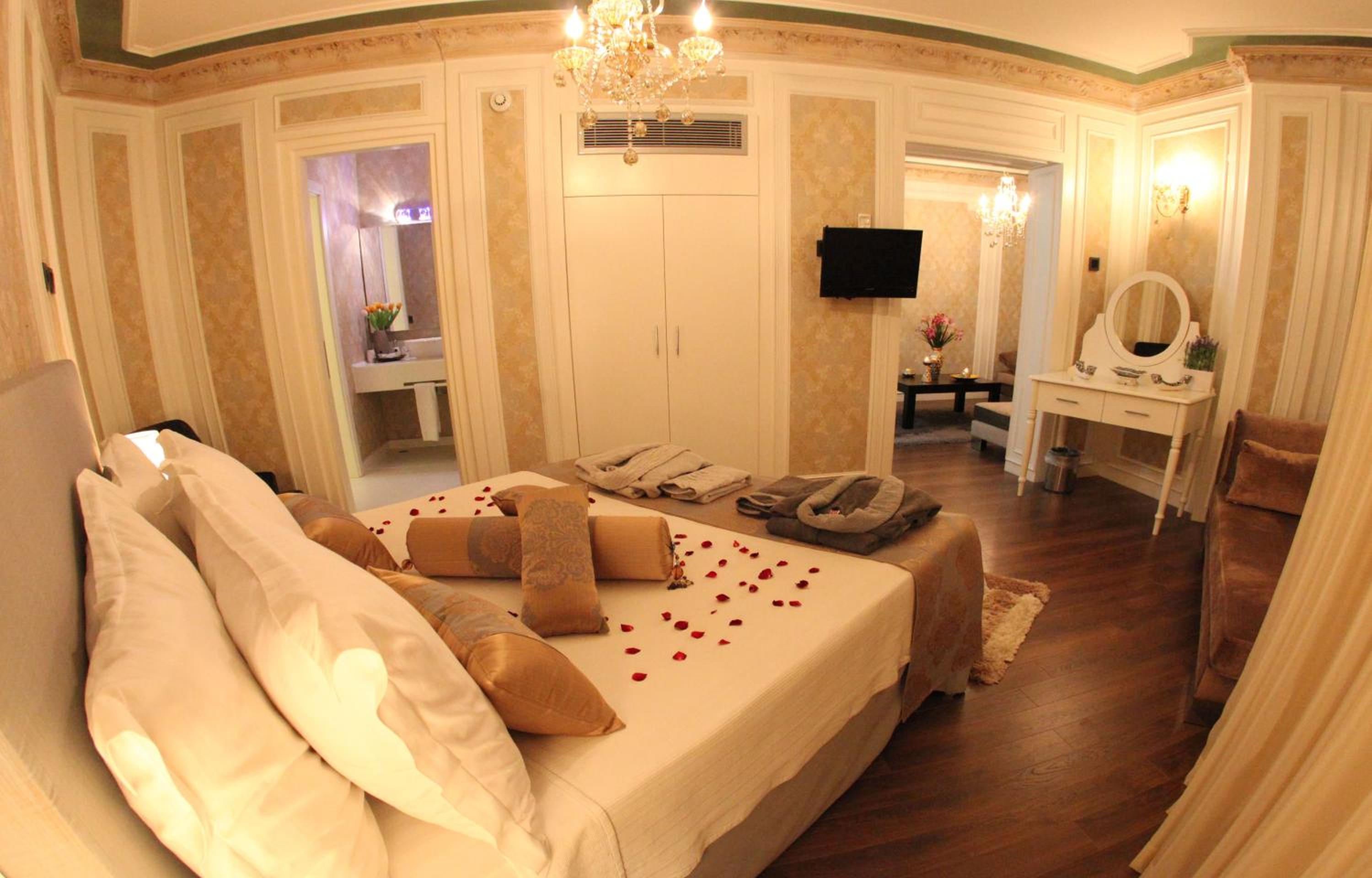 Suite with Spa Bath photo 3