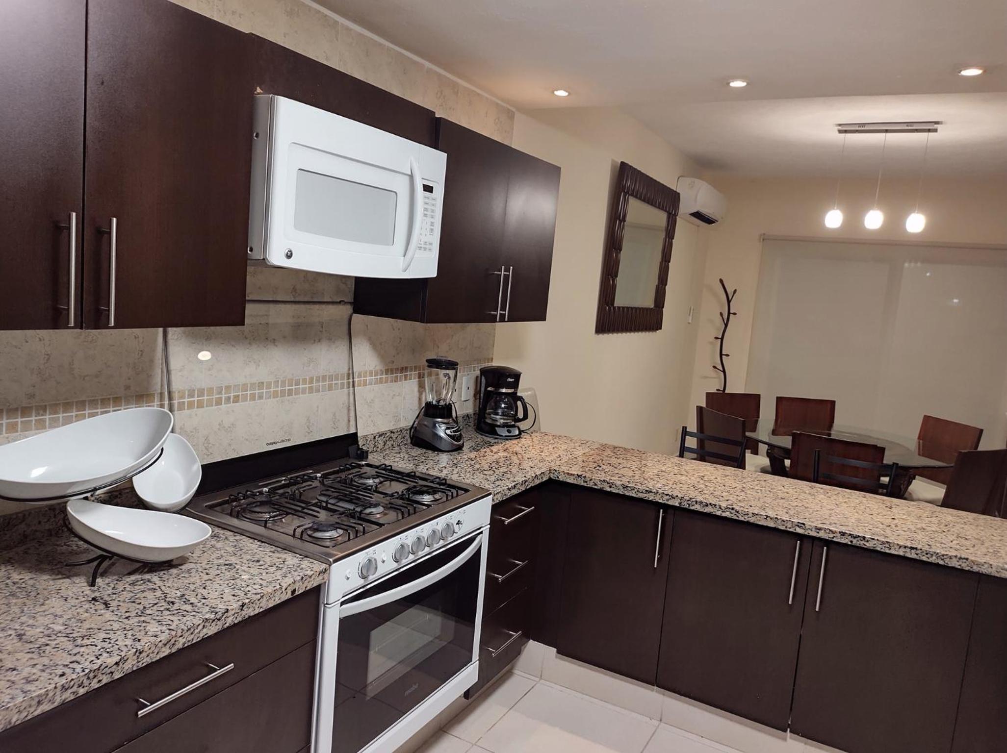 Three-Bedroom Townhouse - Photo 4