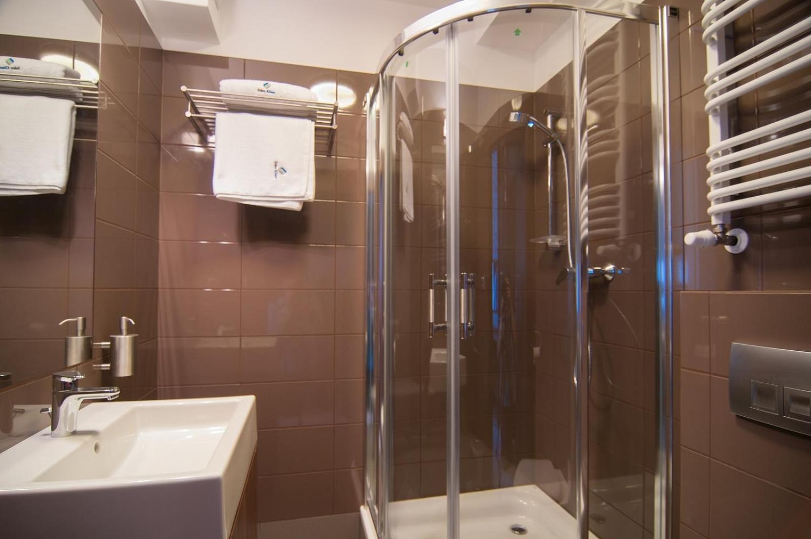 Double Room with Private Bathroom - Photo 6