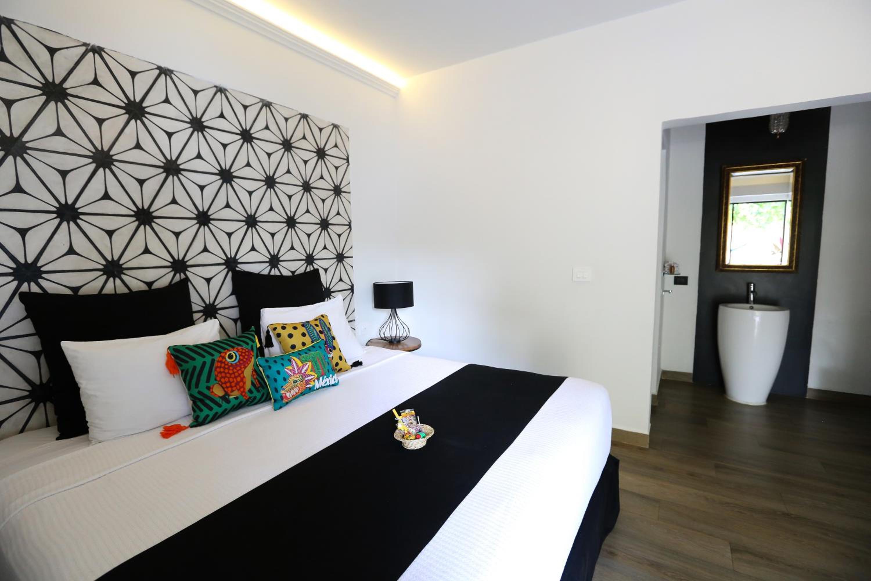 King Room with Balcony photo 2