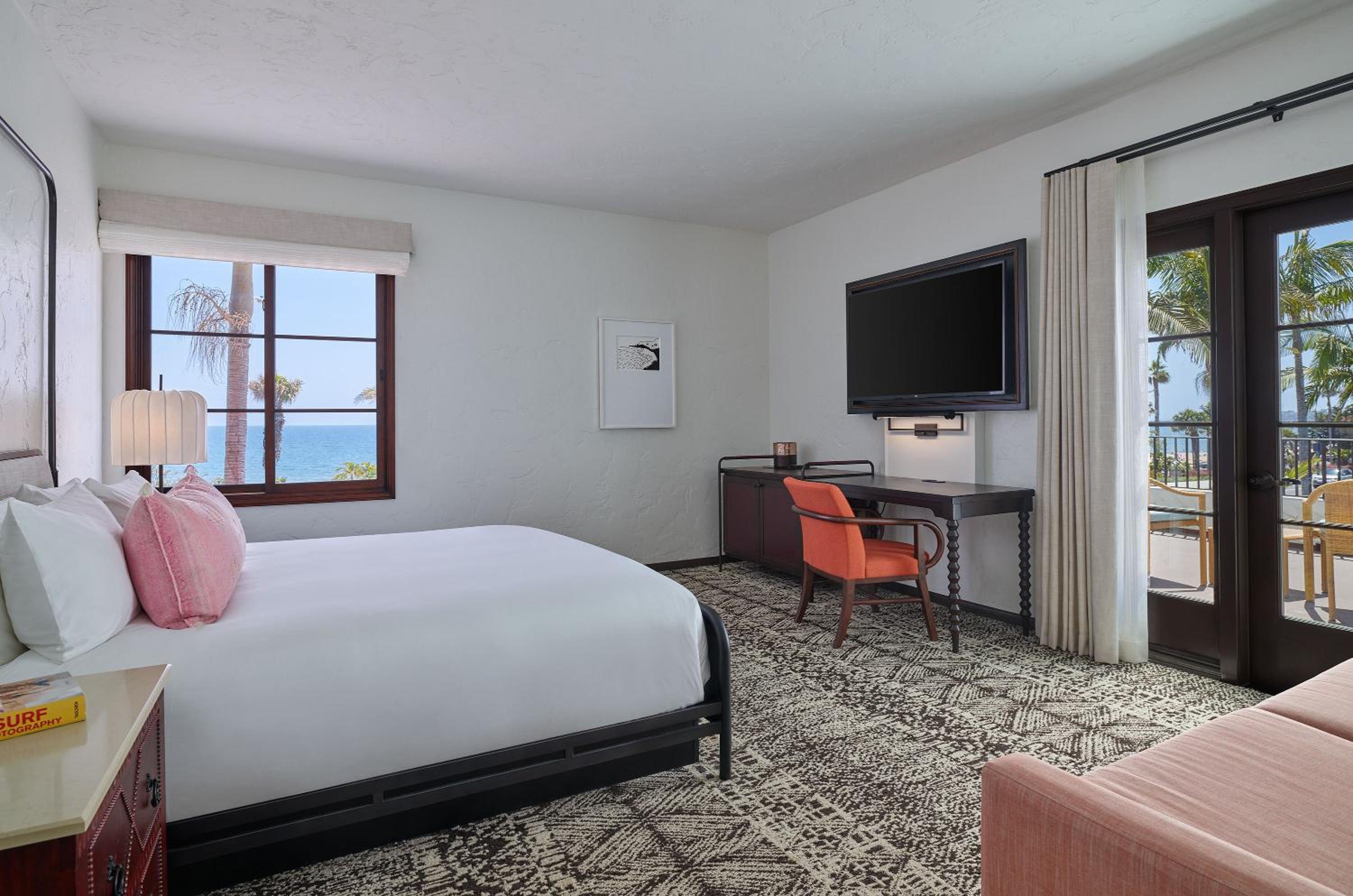 King Room with Balcony and Ocean View - Photo 6