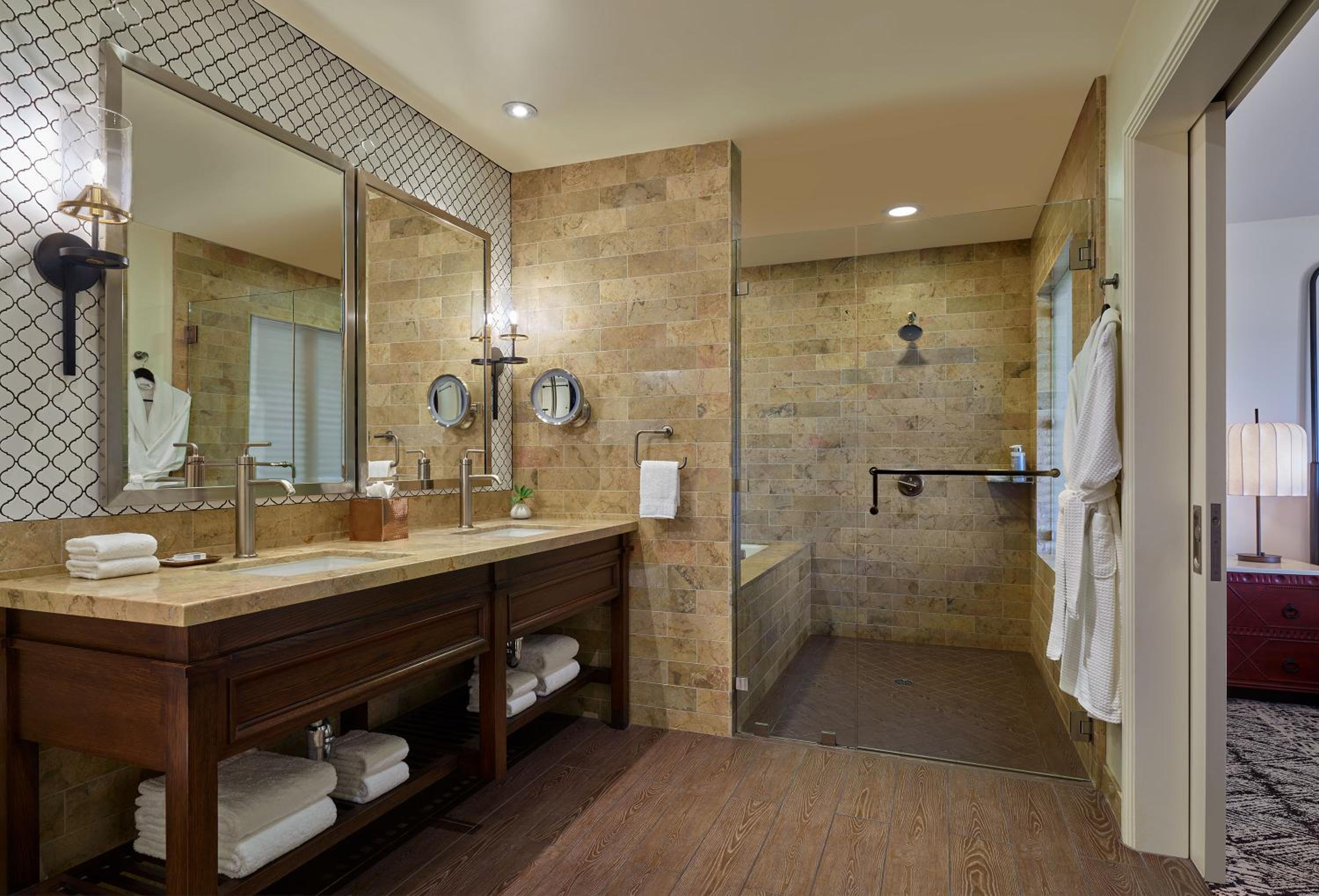 Deluxe King Suite with Ocean View - Photo 3