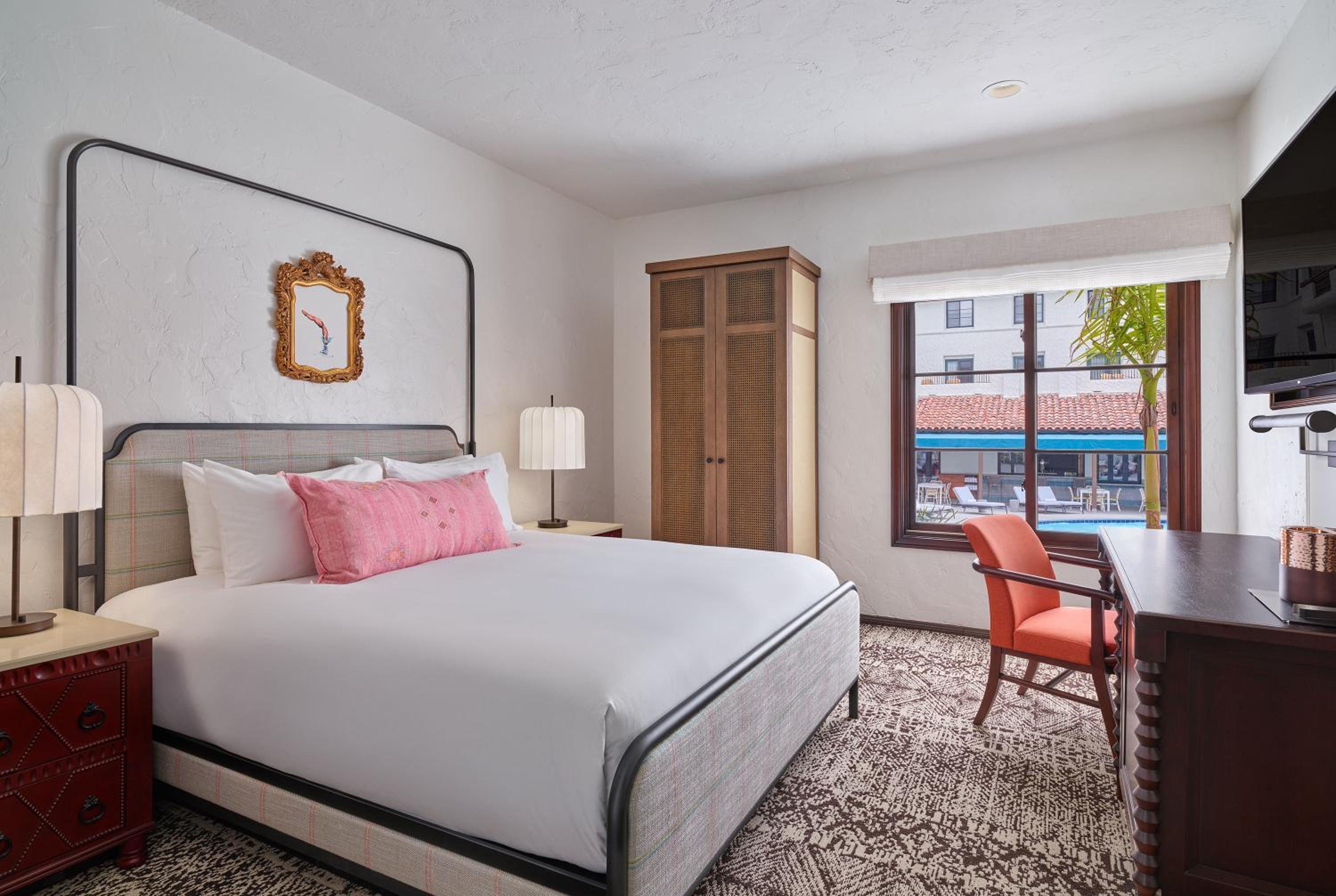Deluxe King Room - Photo 4