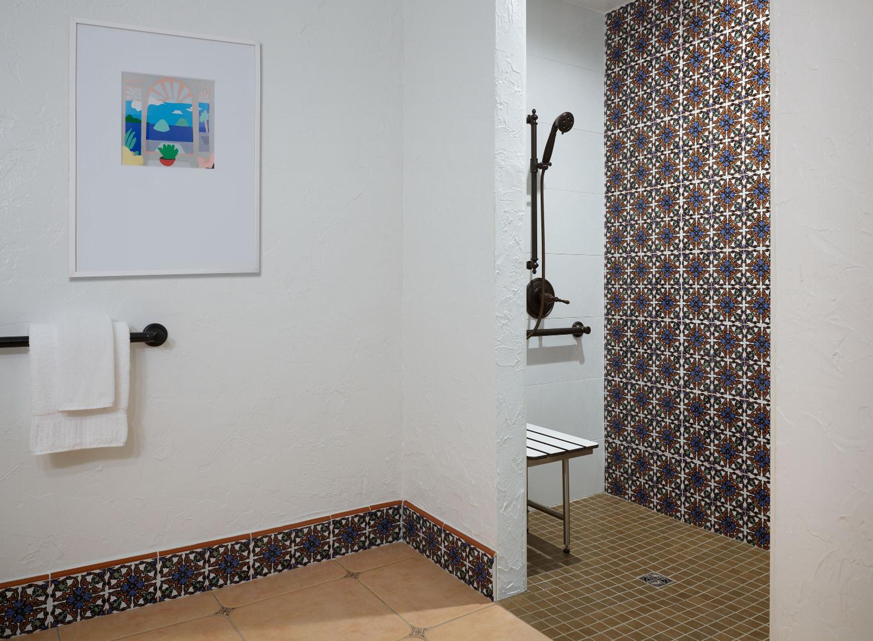 King Room with Accessible Shower - Disability Access - Photo 4