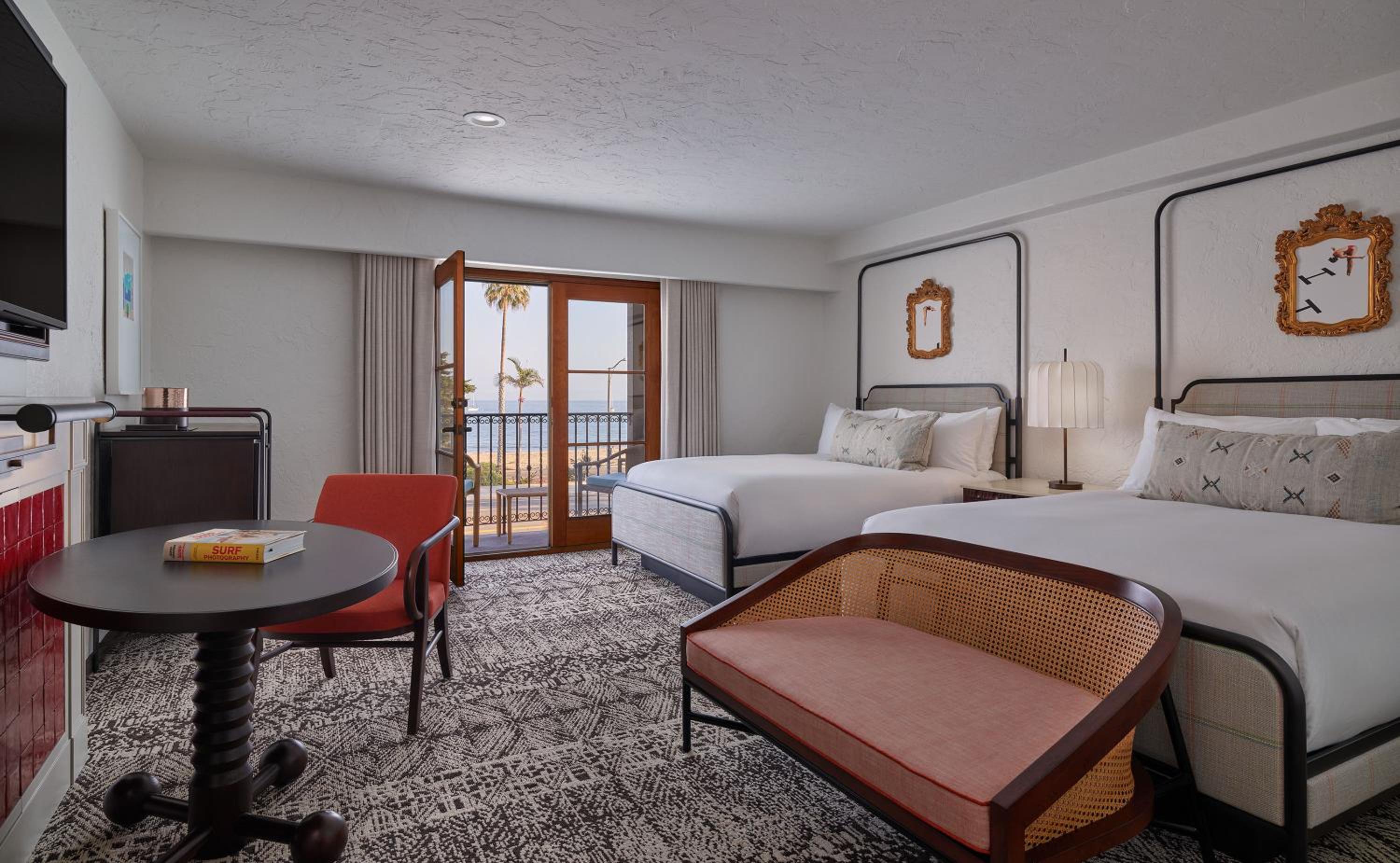 Queen Room with Two Queen Beds, Balcony and Ocean View - Photo 11