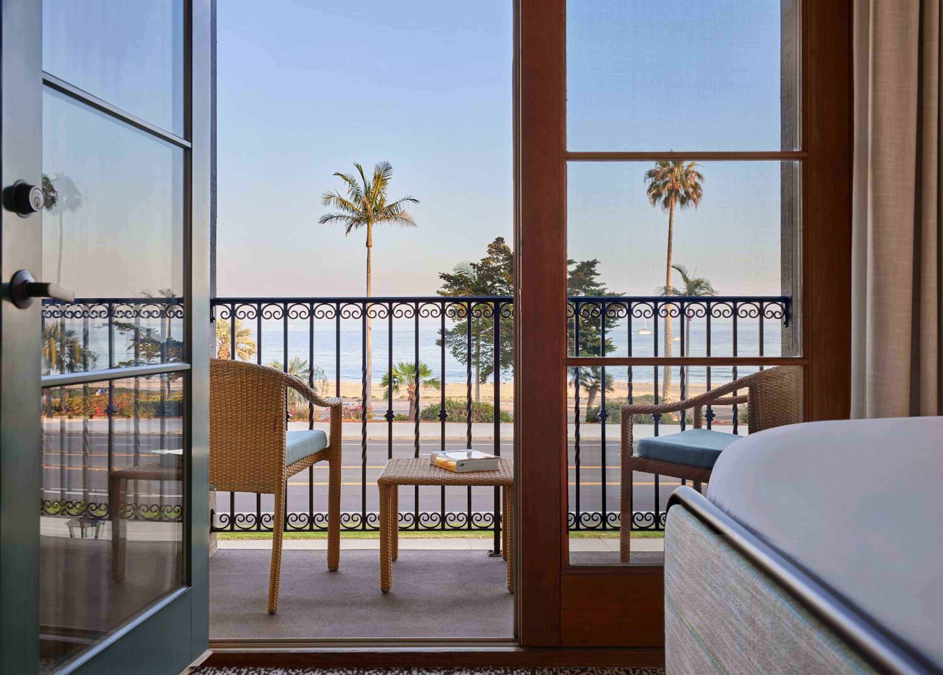 King Room with Balcony and Ocean View - Photo 5