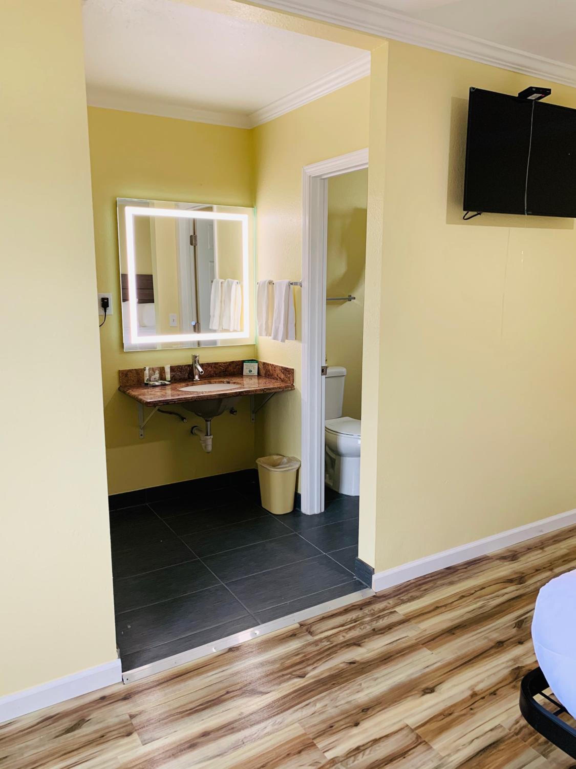 Family Room - Photo 6