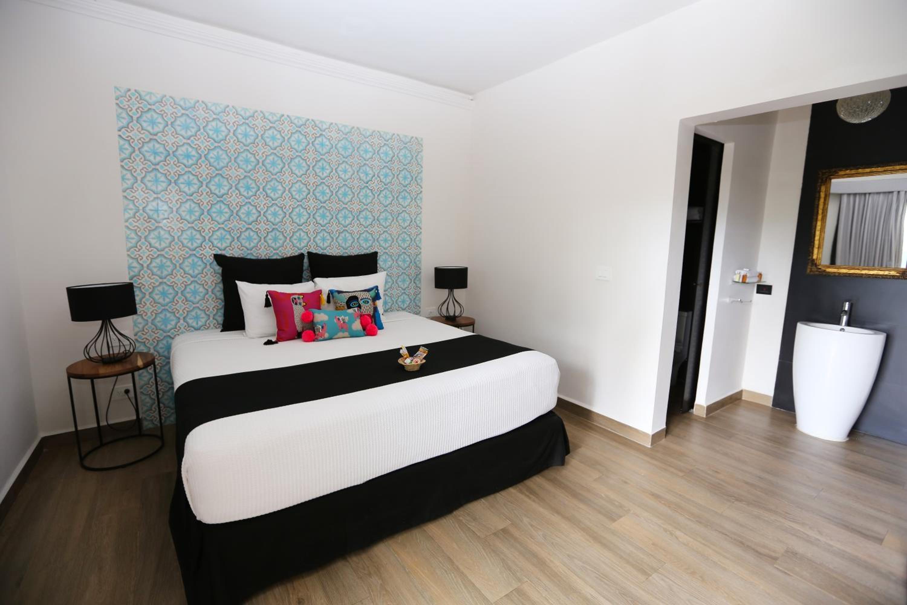 Deluxe King Room photo 1