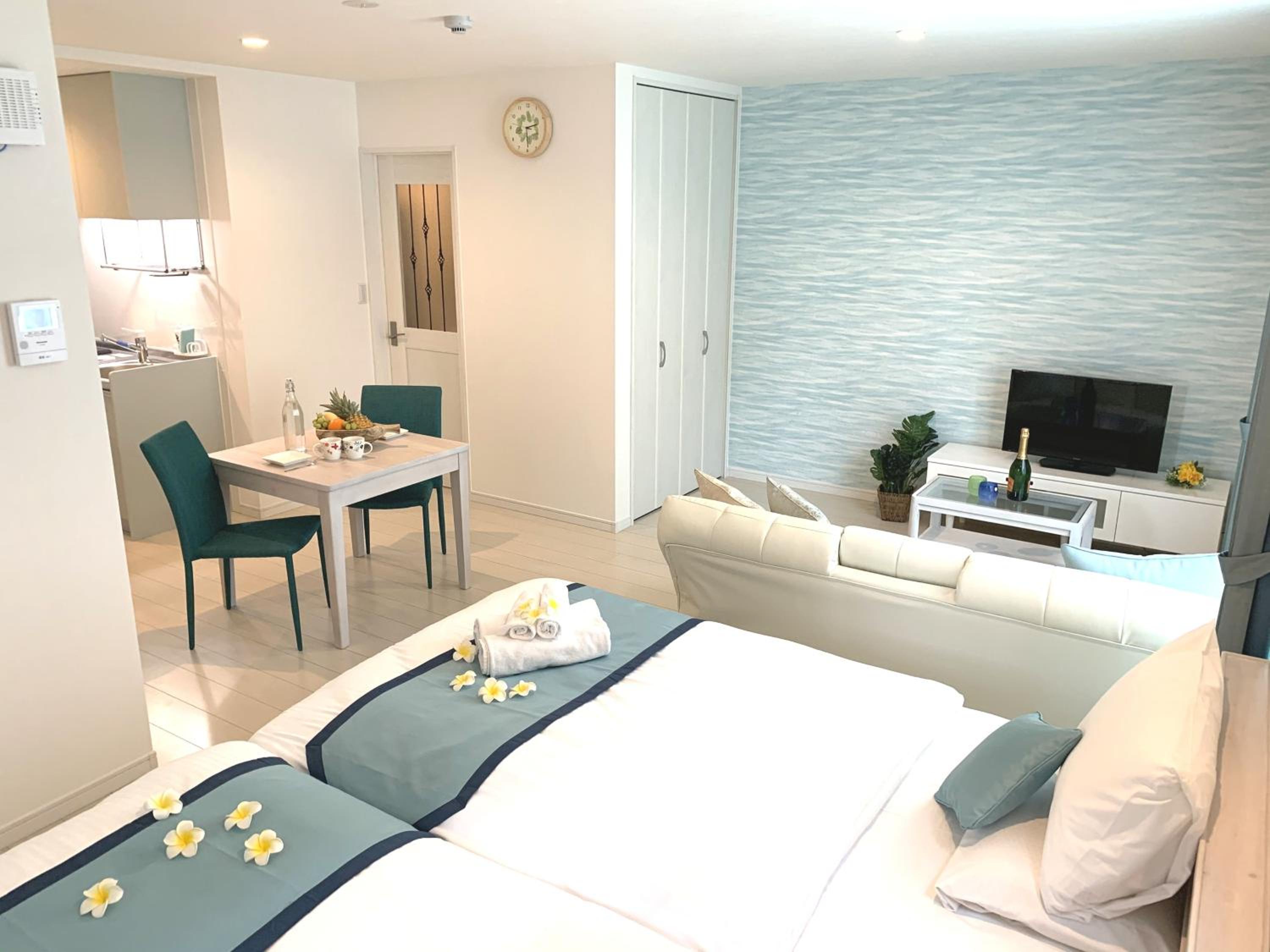 Twin Room with Extra Bed - Photo 13