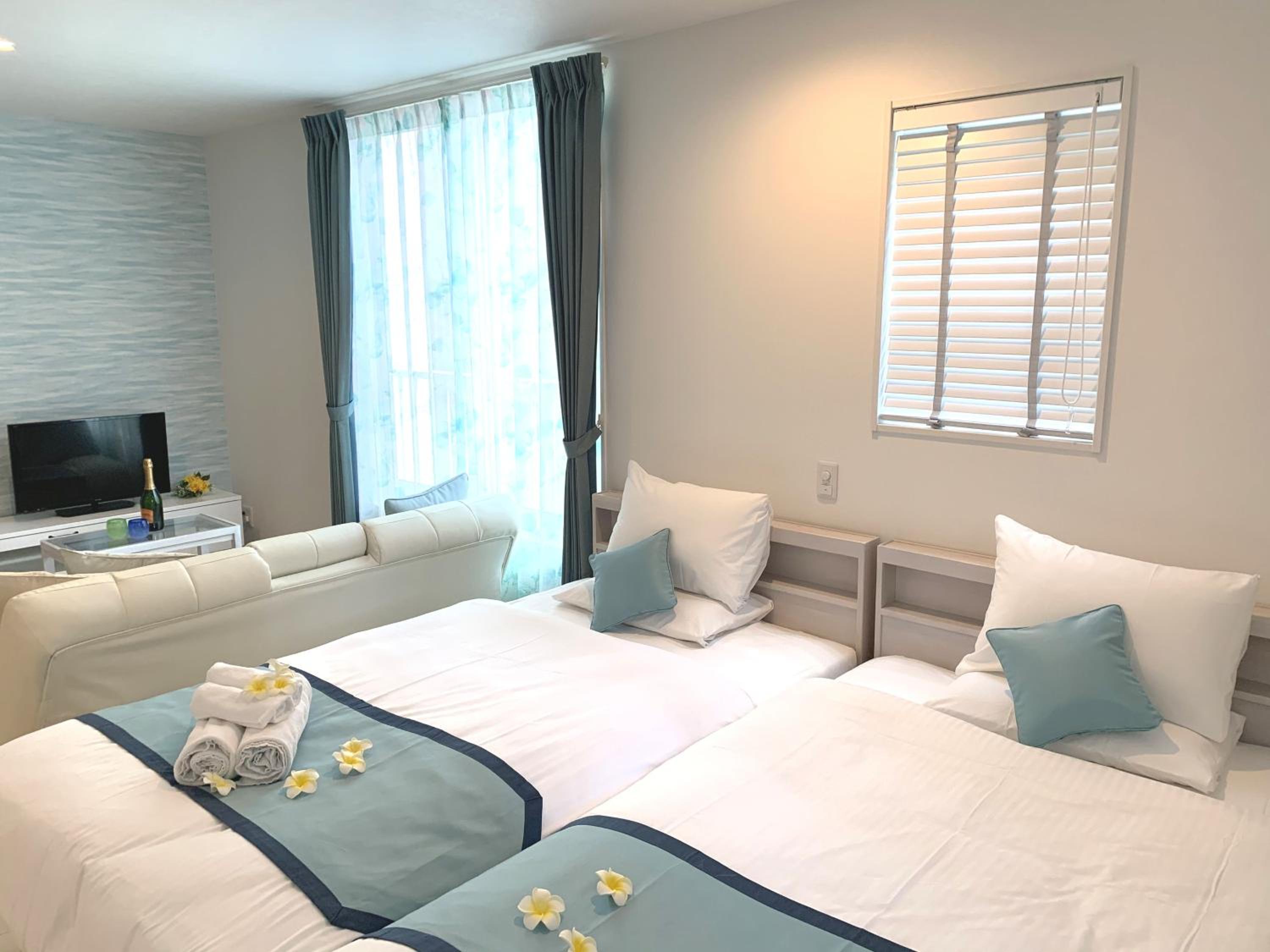 Twin Room with Extra Bed - Photo 17