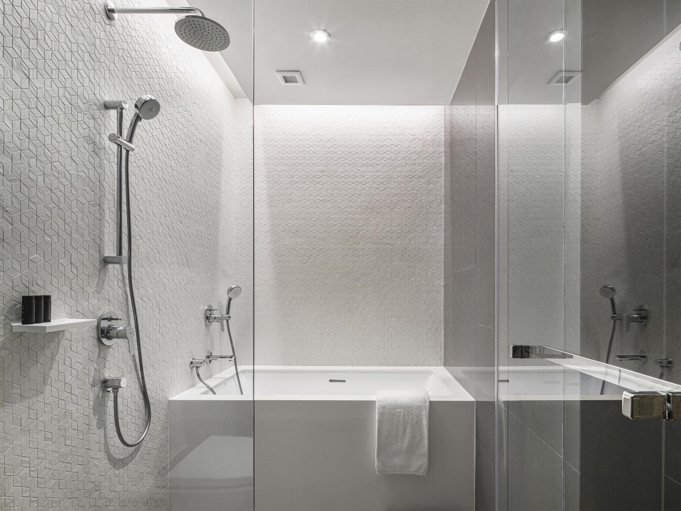 Superior Two-Bedroom Apartment thumbnail 5