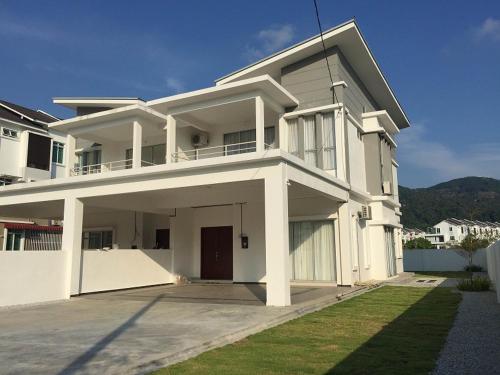 Four-Bedroom House photo 2
